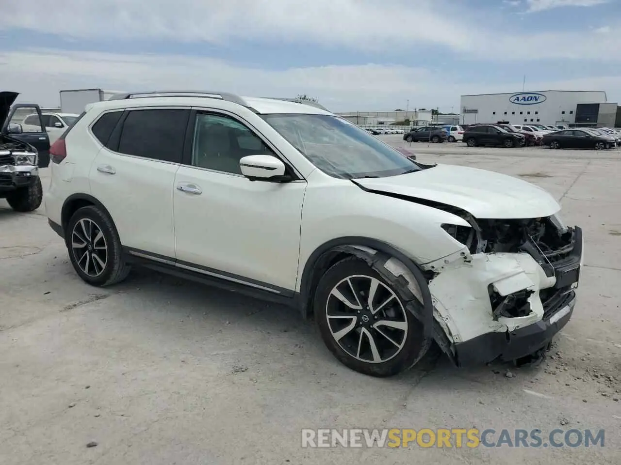 4 Photograph of a damaged car 5N1AT2MT2LC769769 NISSAN ROGUE 2020