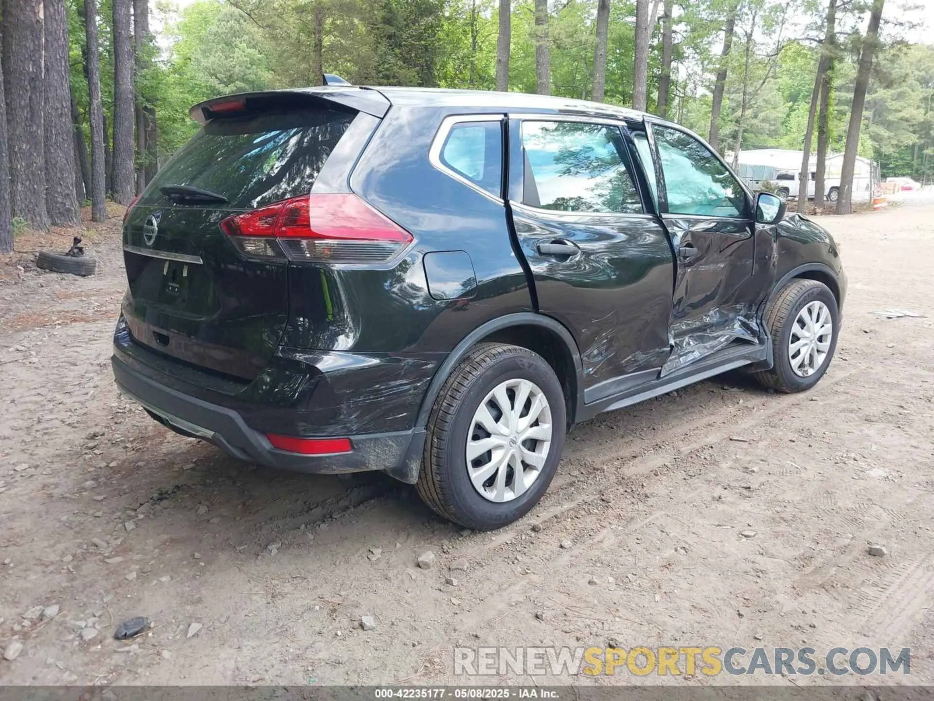 4 Photograph of a damaged car 5N1AT2MT2LC796924 NISSAN ROGUE 2020