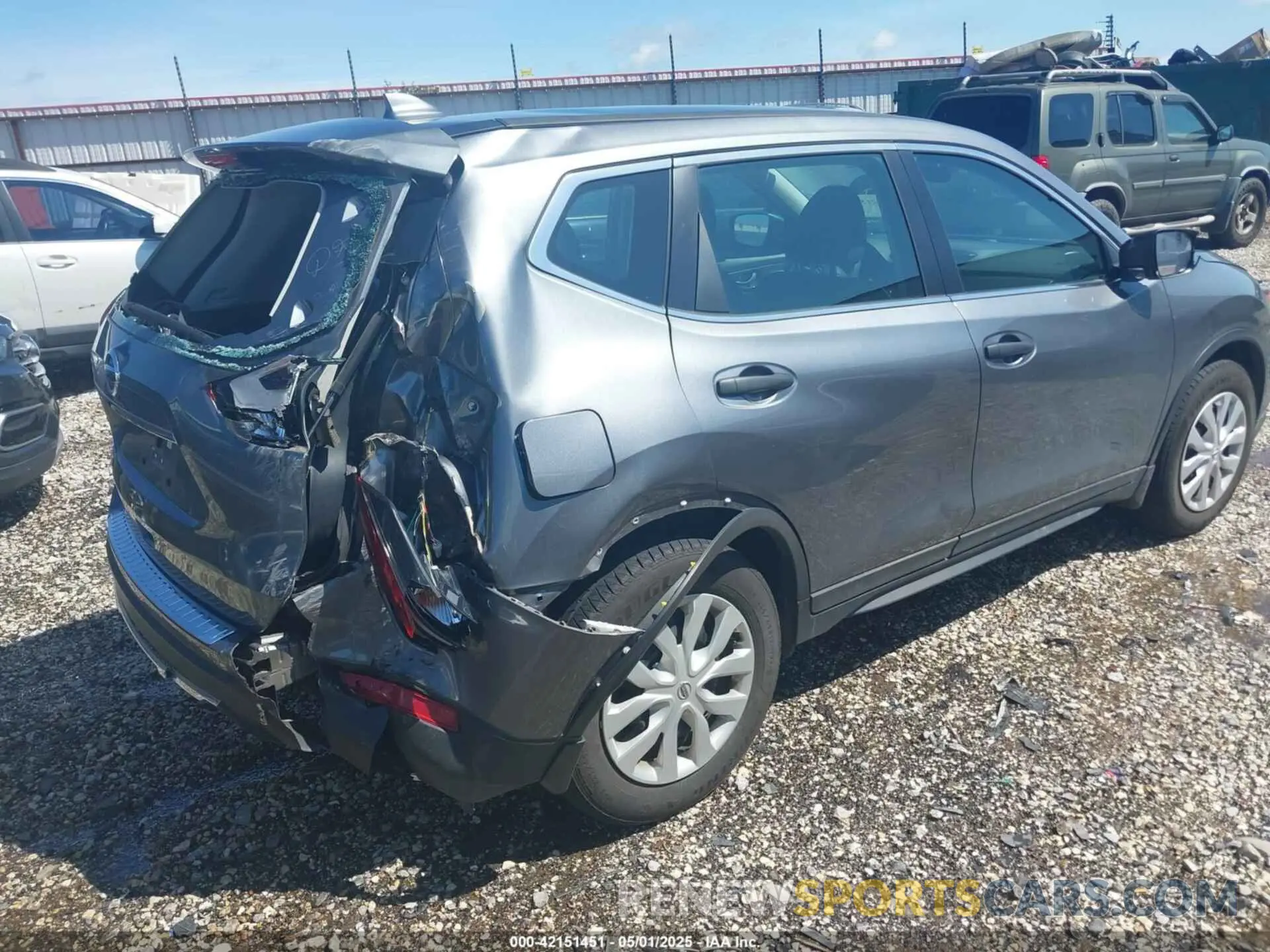 4 Photograph of a damaged car 5N1AT2MT2LC799578 NISSAN ROGUE 2020
