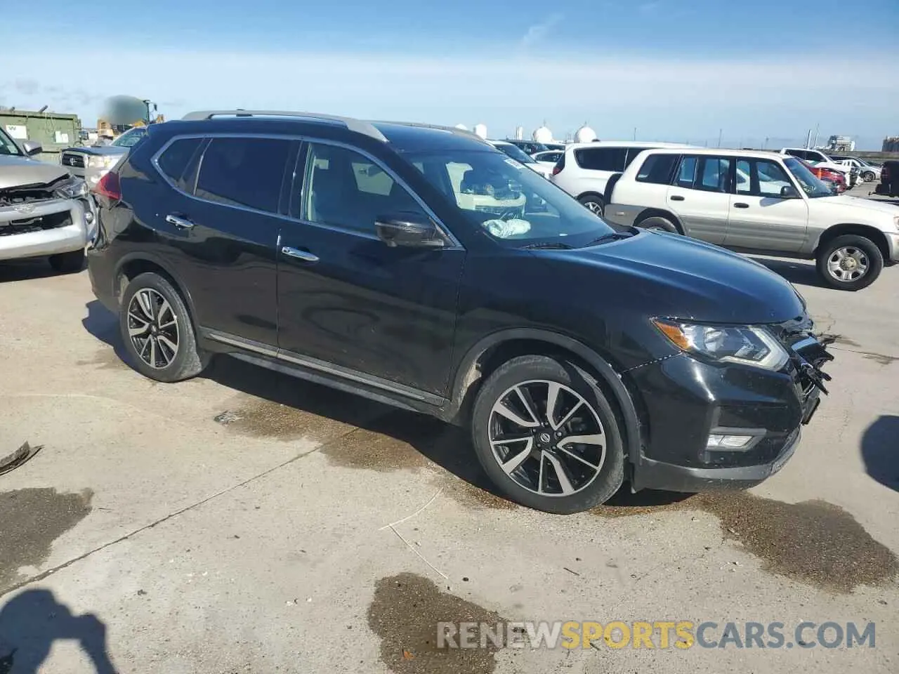 4 Photograph of a damaged car 5N1AT2MT3LC701223 NISSAN ROGUE 2020