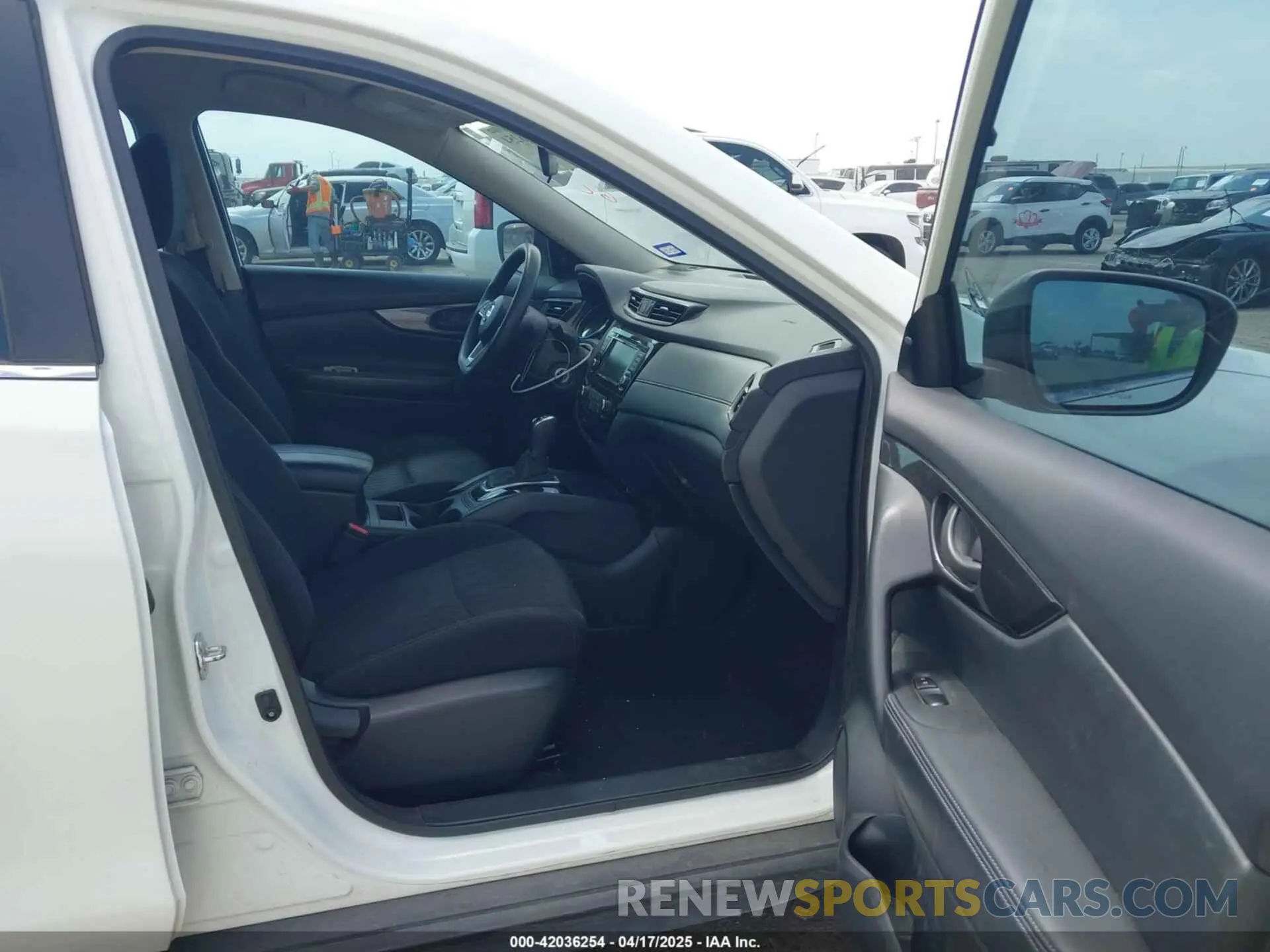 5 Photograph of a damaged car 5N1AT2MT3LC723299 NISSAN ROGUE 2020