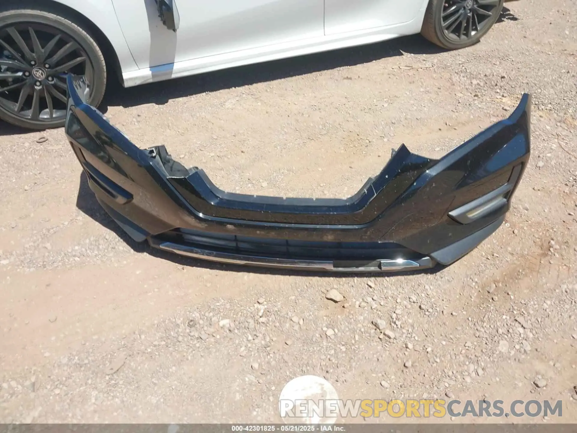 12 Photograph of a damaged car 5N1AT2MT3LC782613 NISSAN ROGUE 2020
