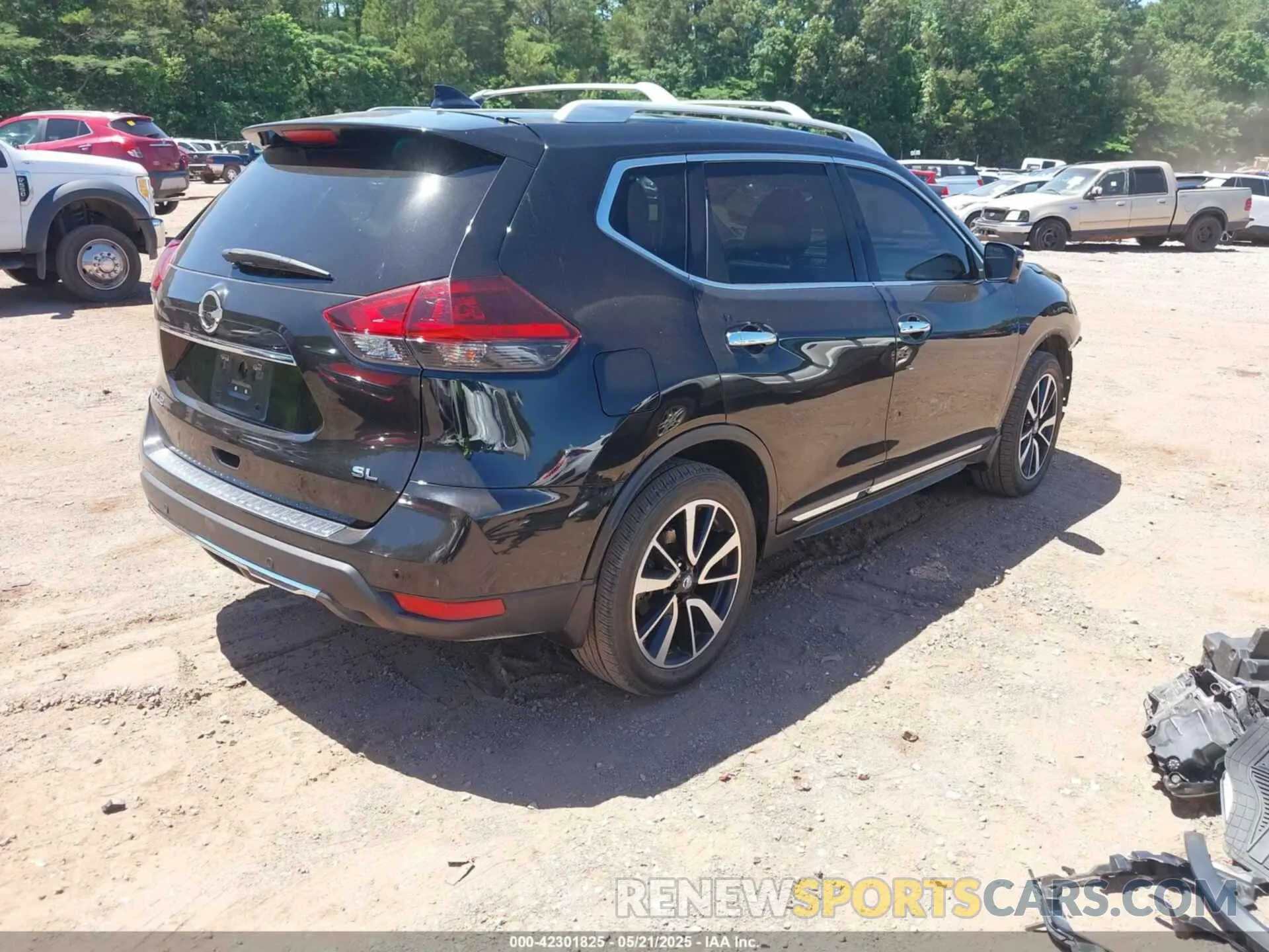 4 Photograph of a damaged car 5N1AT2MT3LC782613 NISSAN ROGUE 2020