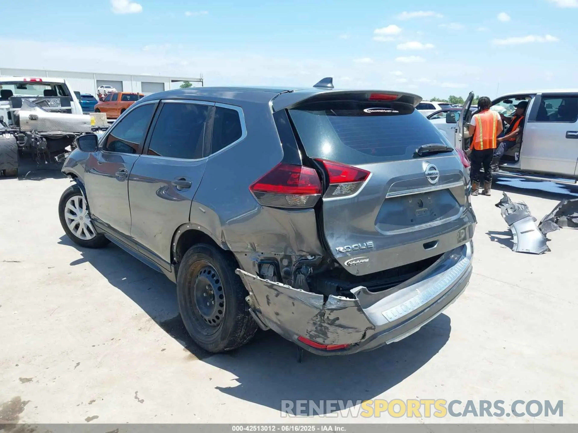 3 Photograph of a damaged car 5N1AT2MT4LC726745 NISSAN ROGUE 2020