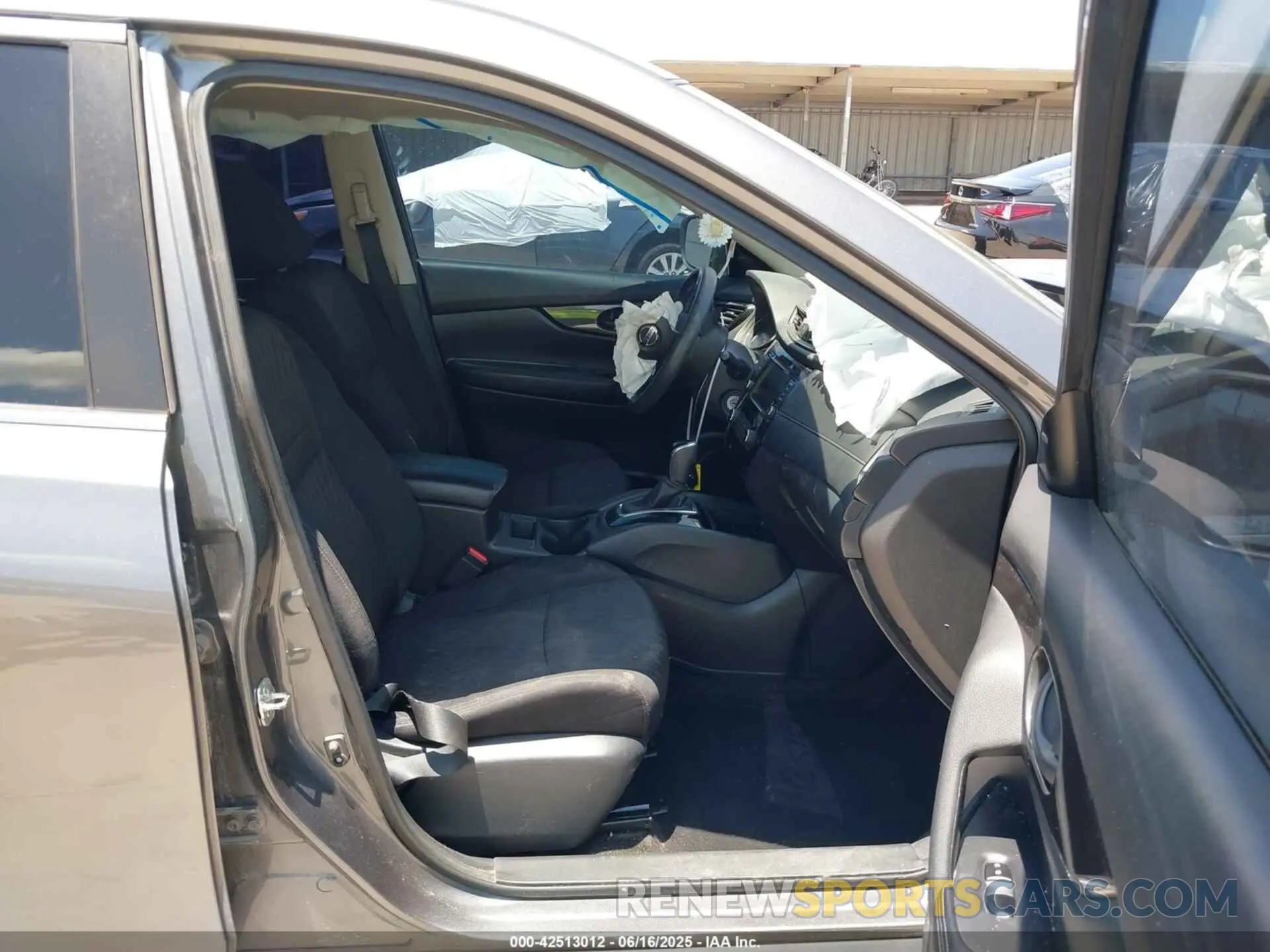 5 Photograph of a damaged car 5N1AT2MT4LC726745 NISSAN ROGUE 2020