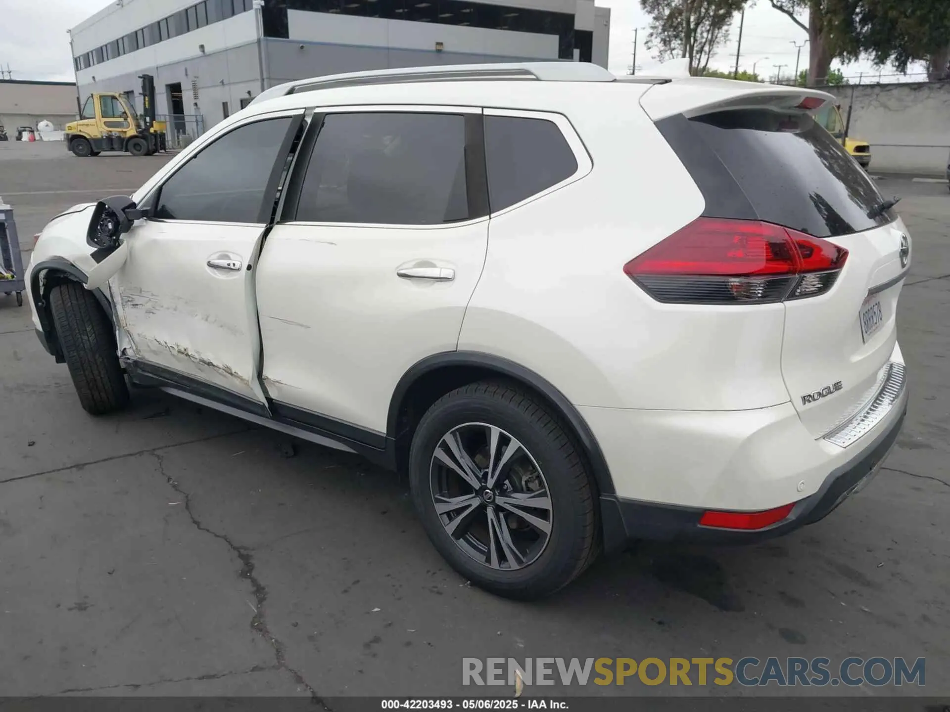 3 Photograph of a damaged car 5N1AT2MT4LC792857 NISSAN ROGUE 2020