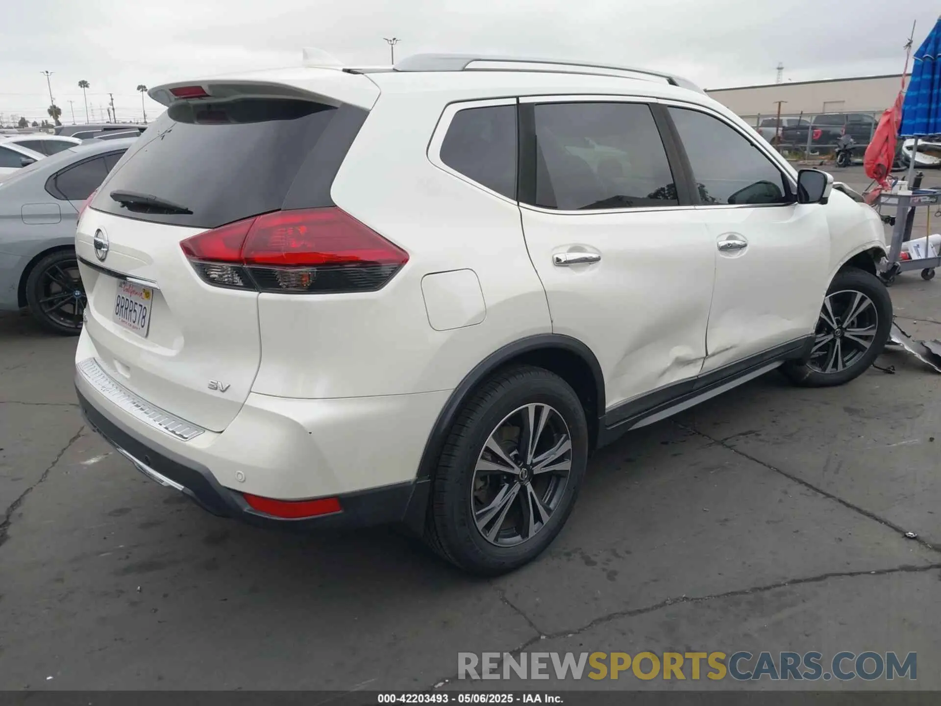 4 Photograph of a damaged car 5N1AT2MT4LC792857 NISSAN ROGUE 2020