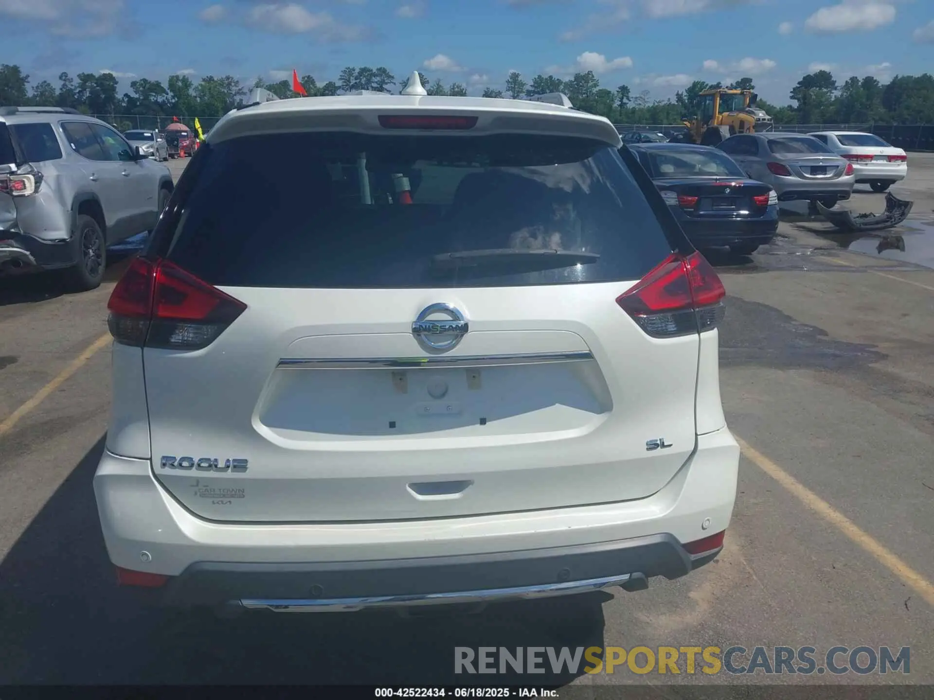 16 Photograph of a damaged car 5N1AT2MT4LC796276 NISSAN ROGUE 2020