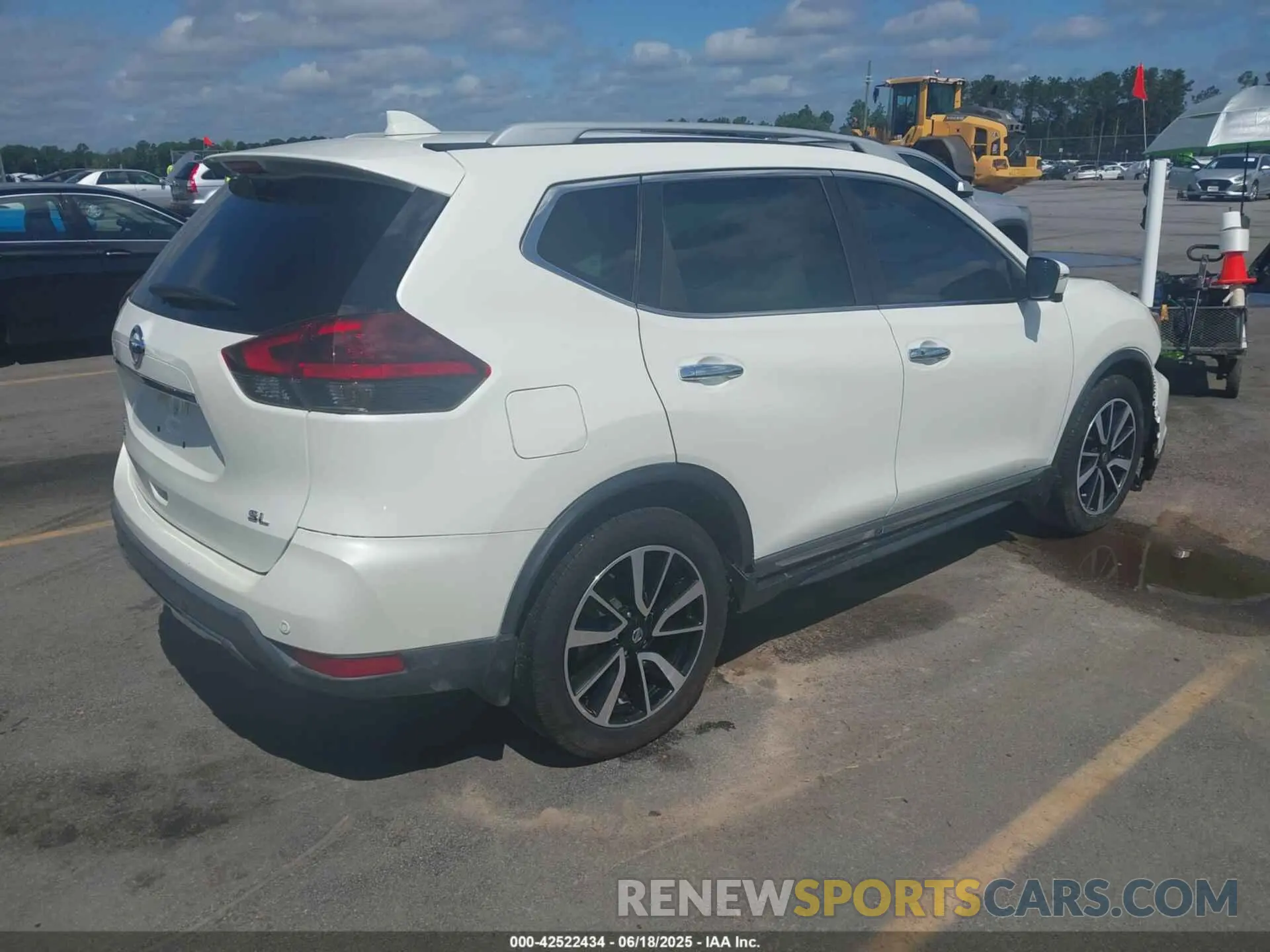 4 Photograph of a damaged car 5N1AT2MT4LC796276 NISSAN ROGUE 2020