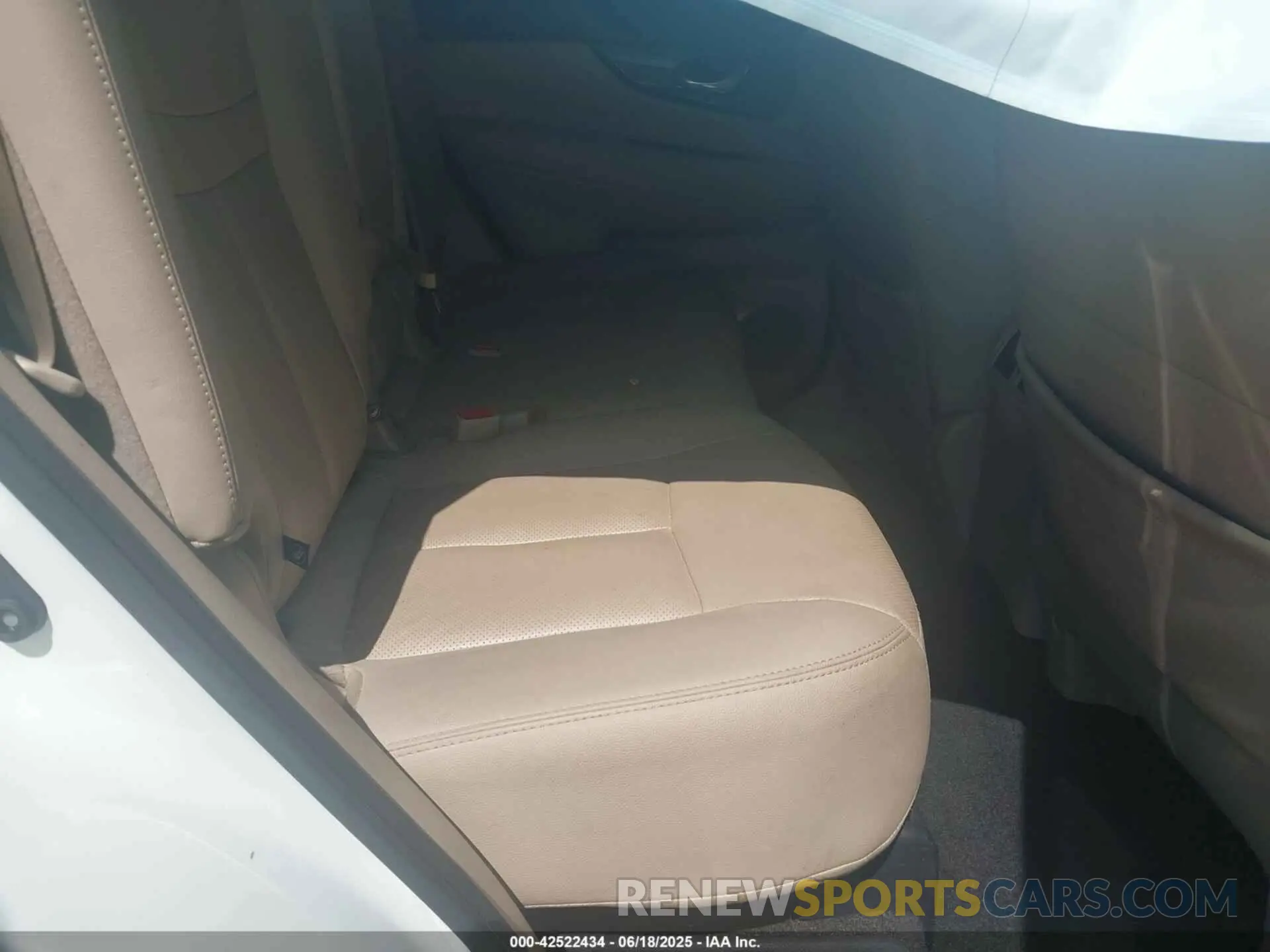 8 Photograph of a damaged car 5N1AT2MT4LC796276 NISSAN ROGUE 2020