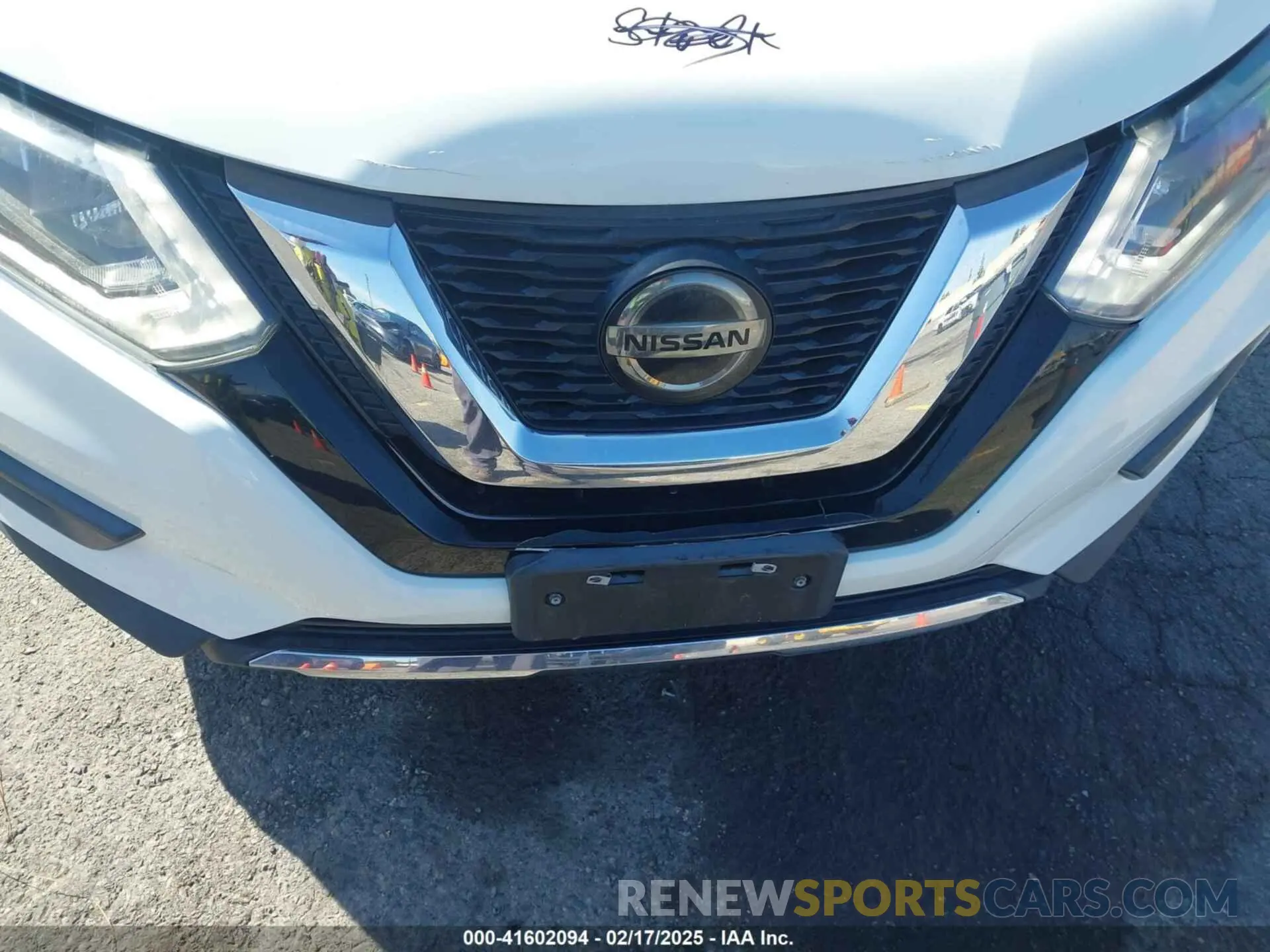 17 Photograph of a damaged car 5N1AT2MT5LC738189 NISSAN ROGUE 2020