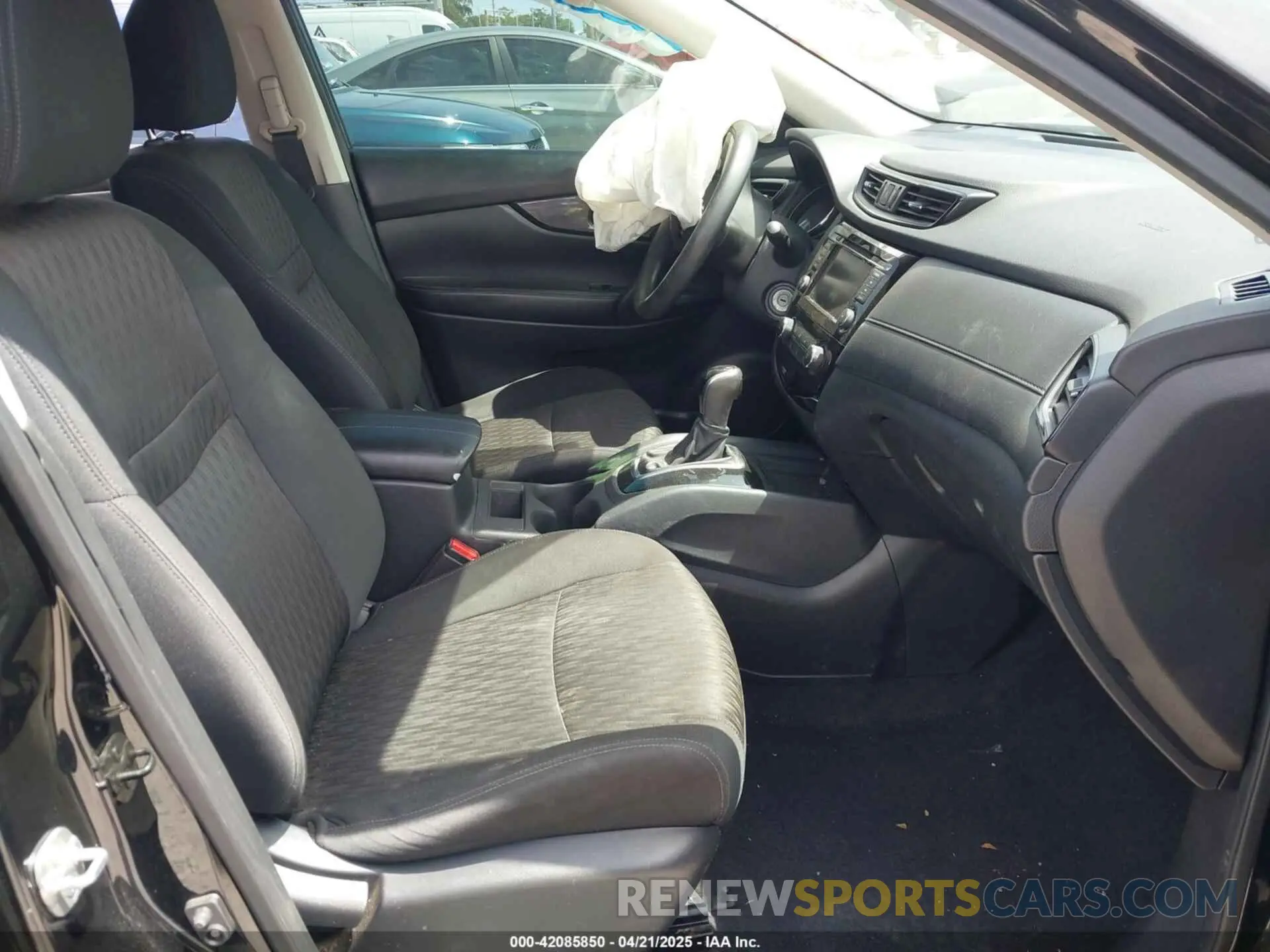 5 Photograph of a damaged car 5N1AT2MT5LC815269 NISSAN ROGUE 2020