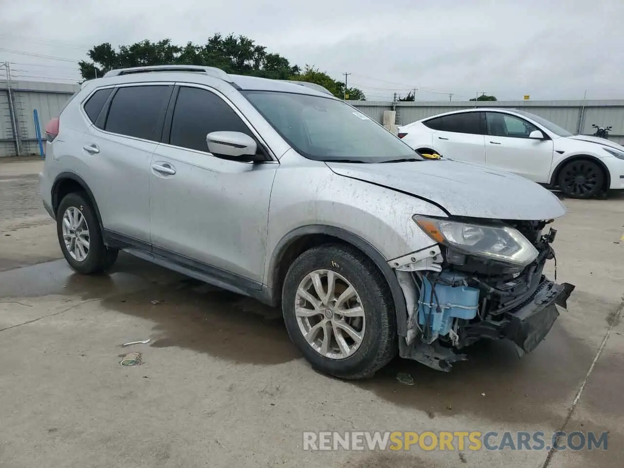 4 Photograph of a damaged car 5N1AT2MT6LC711311 NISSAN ROGUE 2020