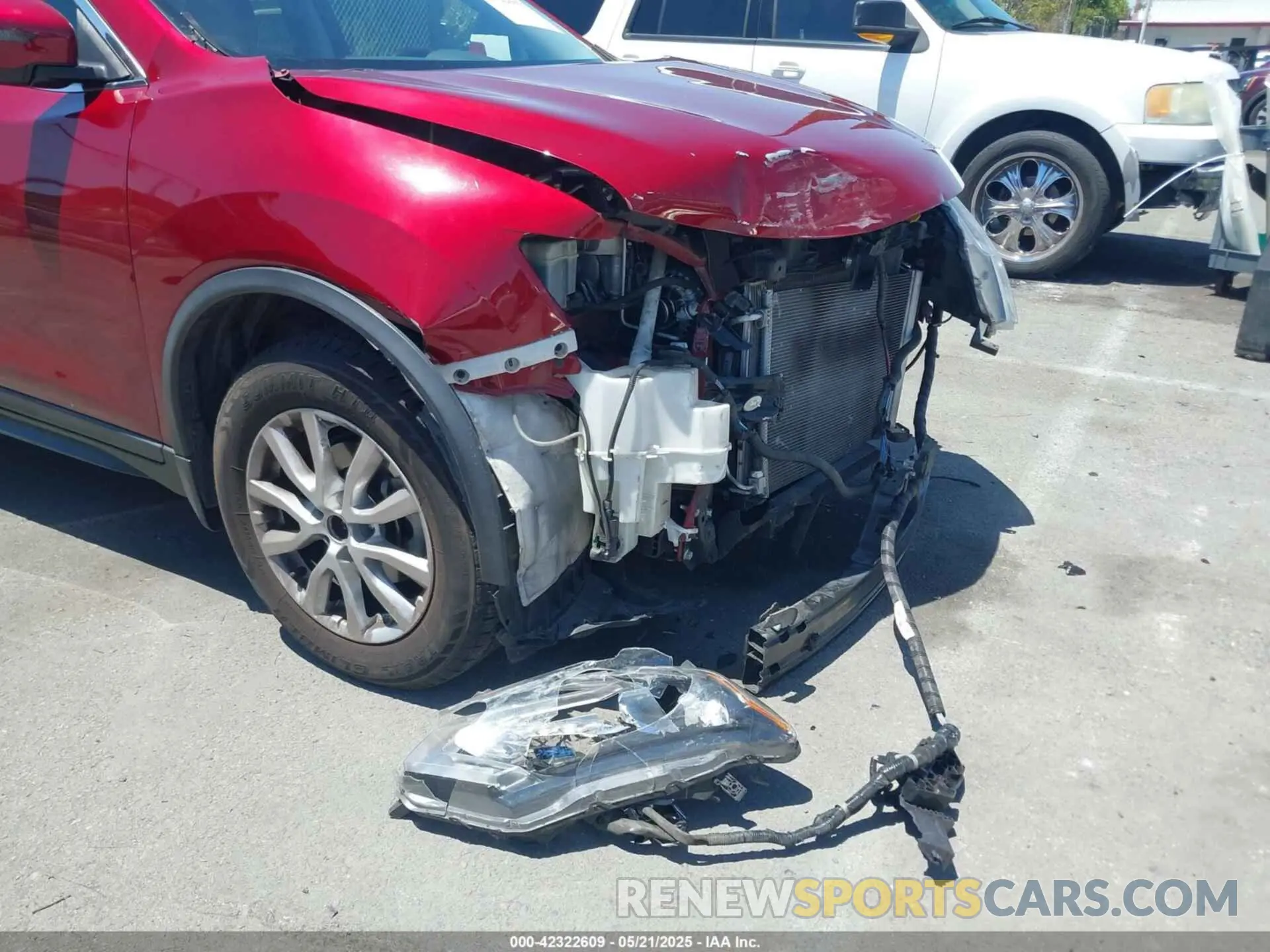 6 Photograph of a damaged car 5N1AT2MT6LC734328 NISSAN ROGUE 2020