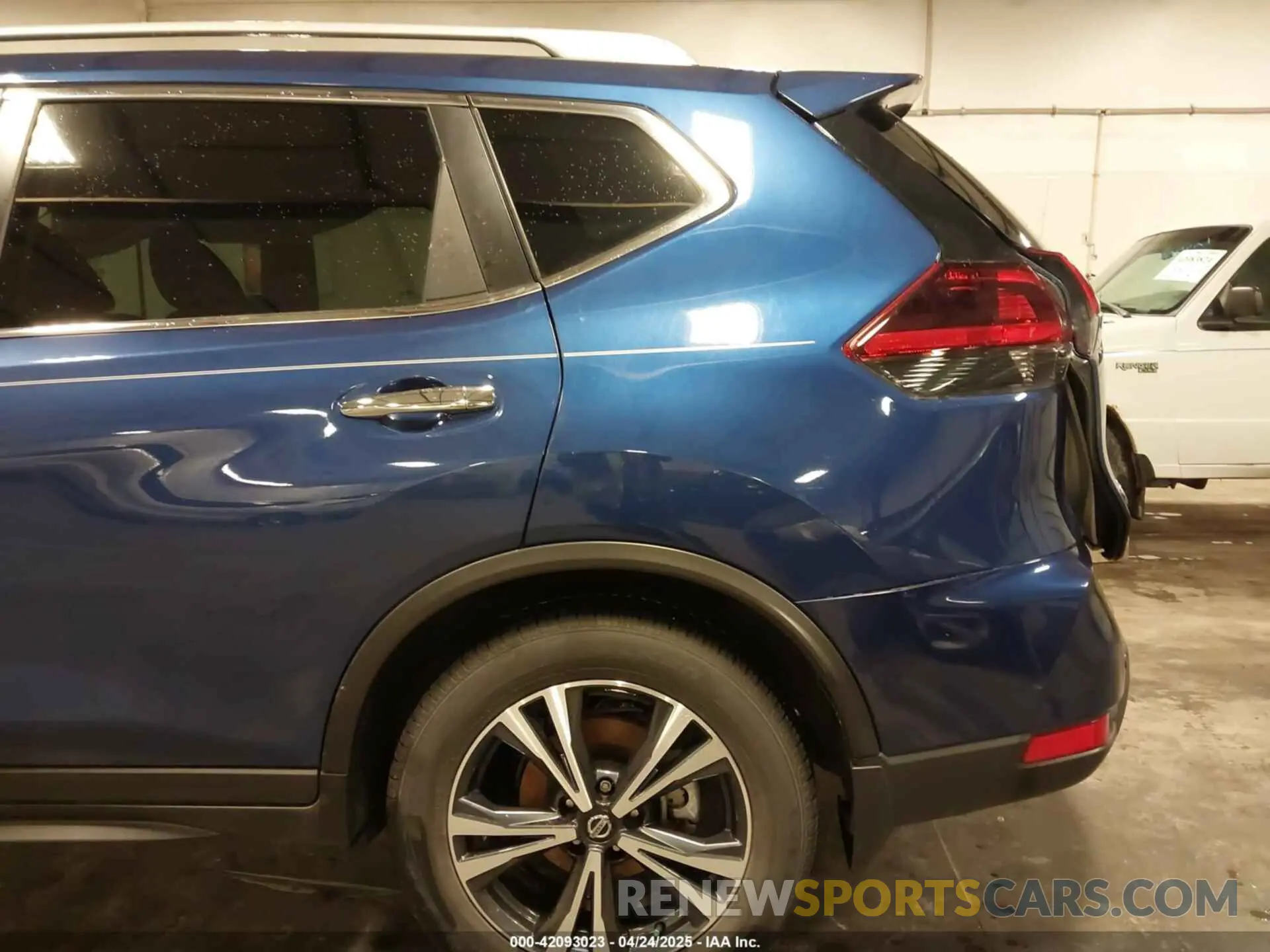 19 Photograph of a damaged car 5N1AT2MT6LC749900 NISSAN ROGUE 2020