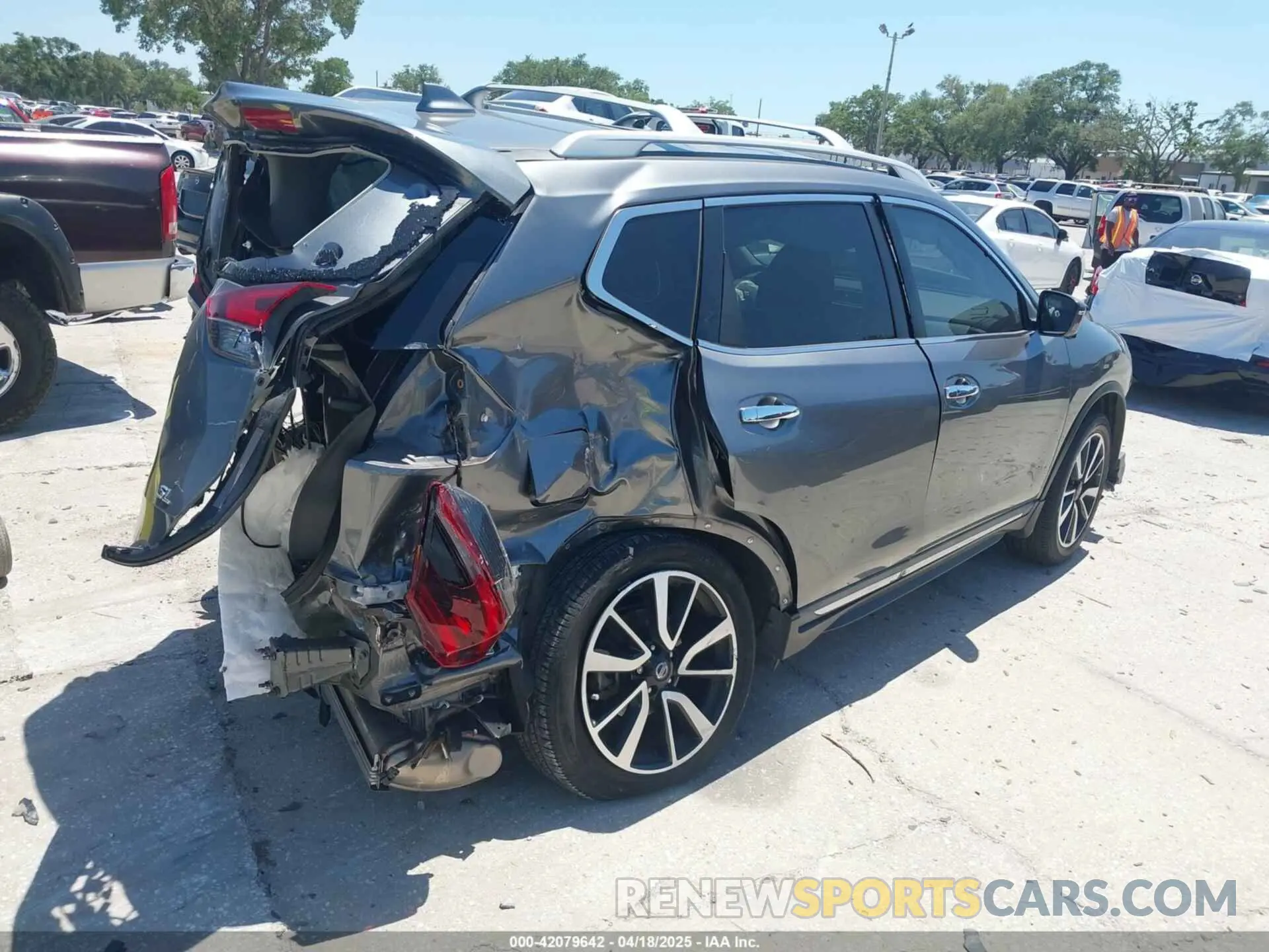 4 Photograph of a damaged car 5N1AT2MT6LC757964 NISSAN ROGUE 2020