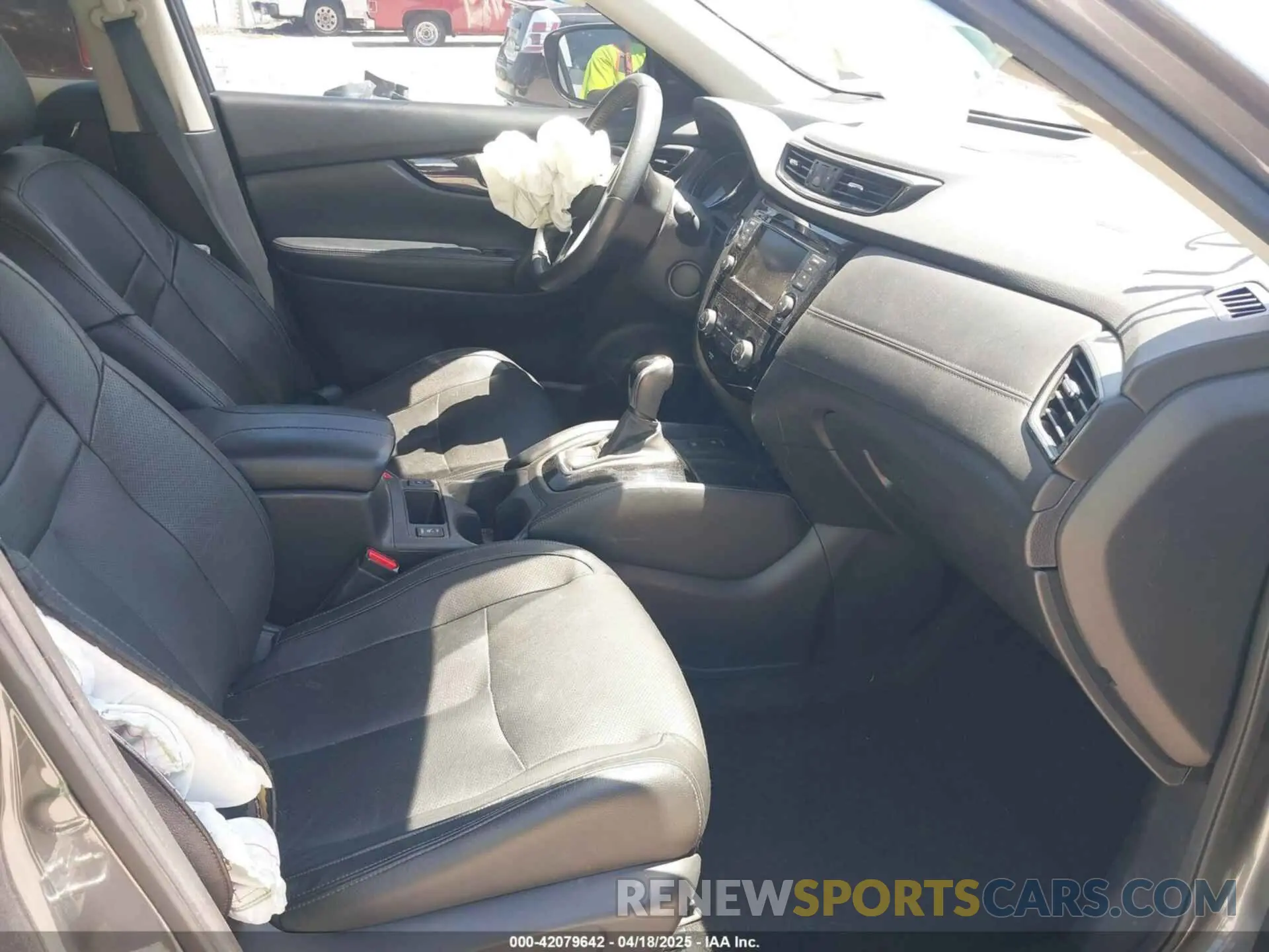 5 Photograph of a damaged car 5N1AT2MT6LC757964 NISSAN ROGUE 2020