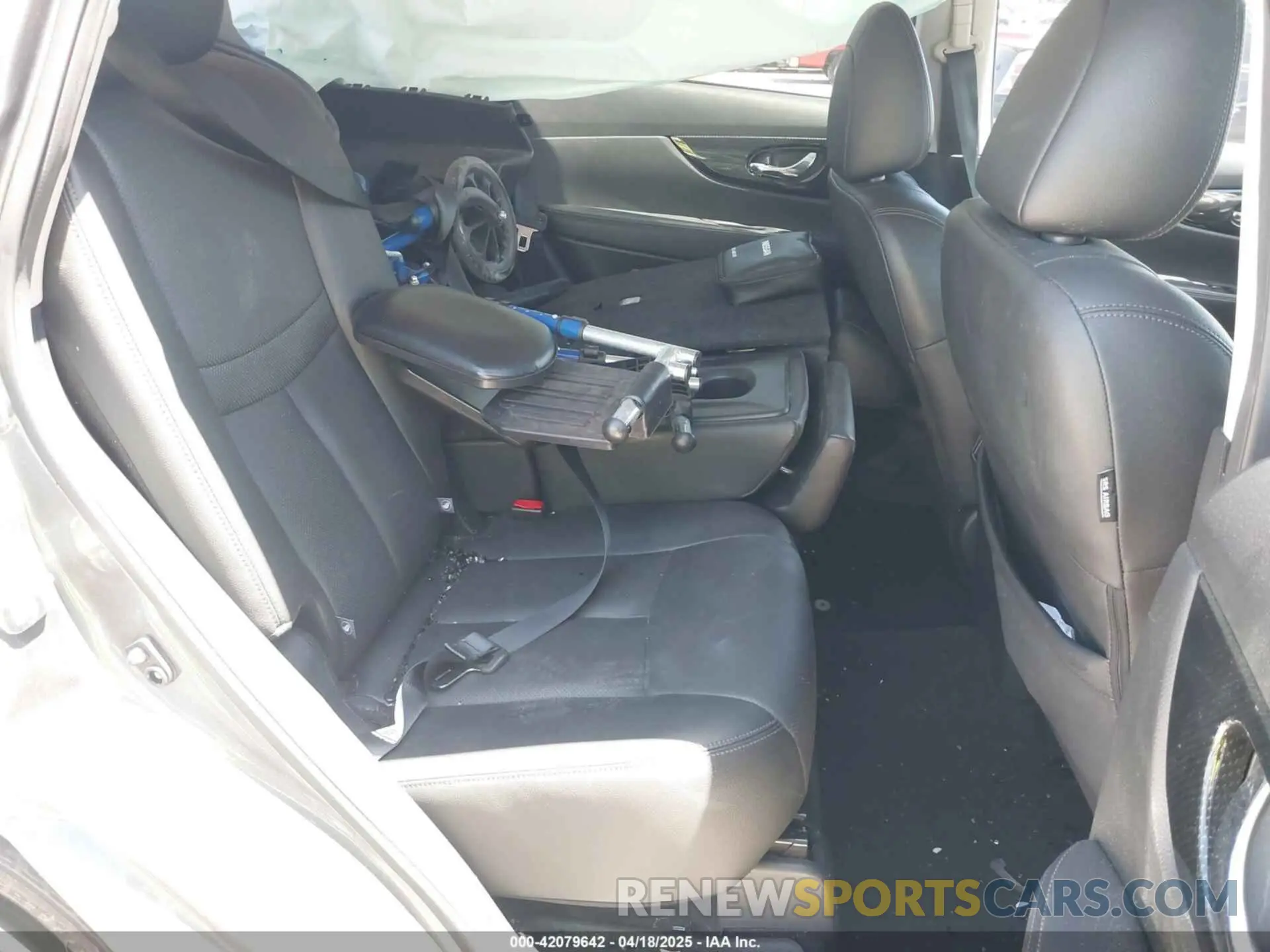 8 Photograph of a damaged car 5N1AT2MT6LC757964 NISSAN ROGUE 2020