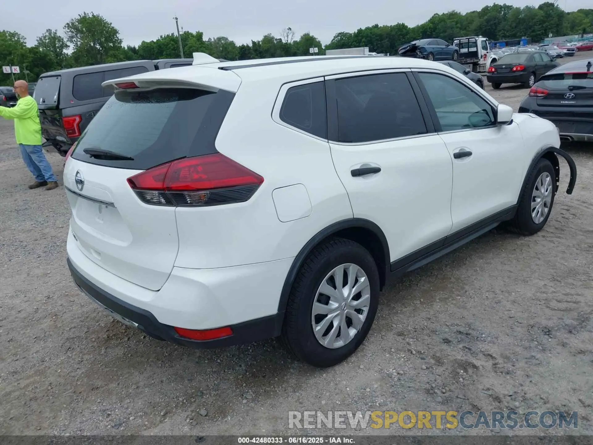4 Photograph of a damaged car 5N1AT2MT6LC782363 NISSAN ROGUE 2020