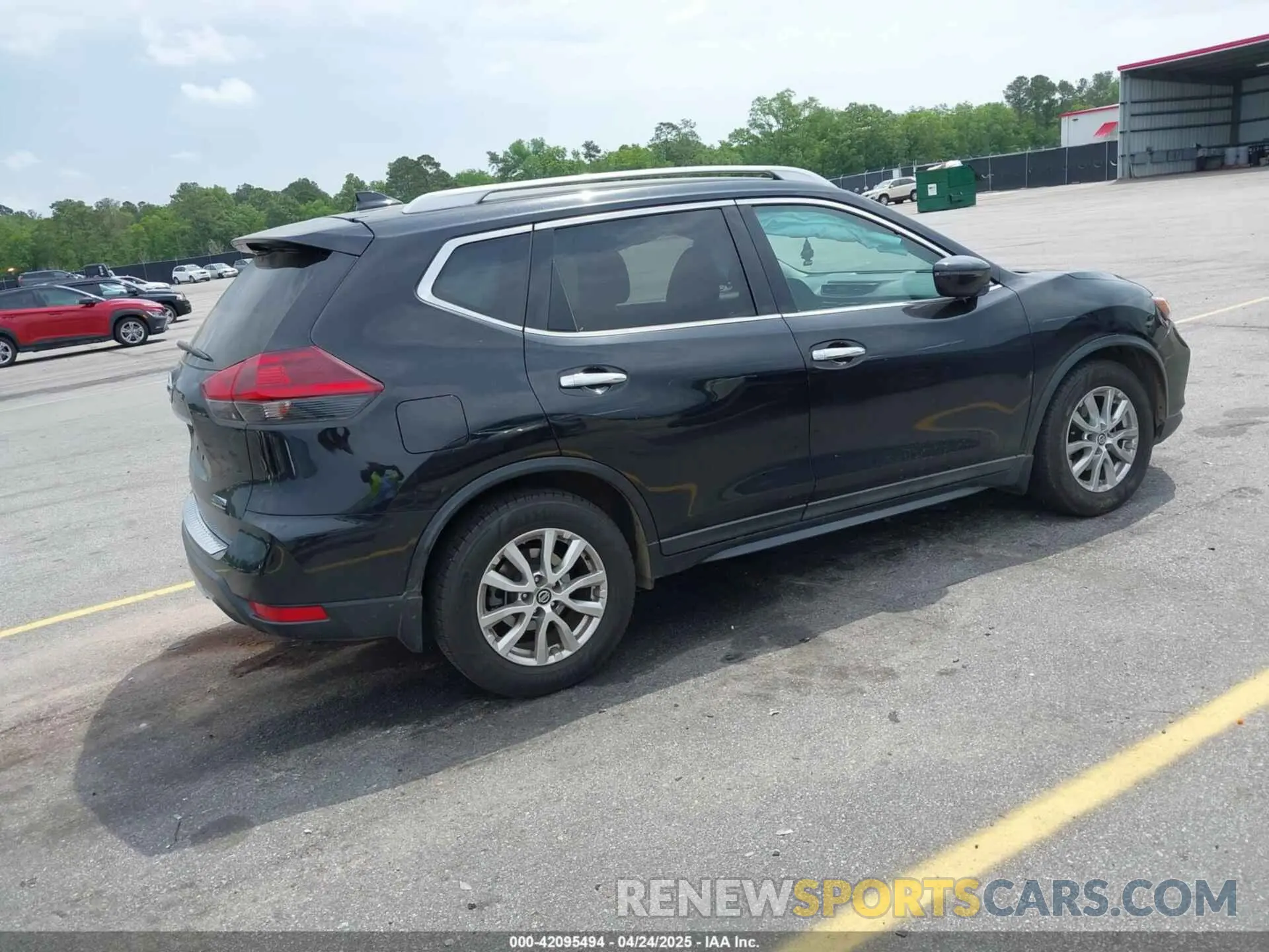 4 Photograph of a damaged car 5N1AT2MT7LC724410 NISSAN ROGUE 2020