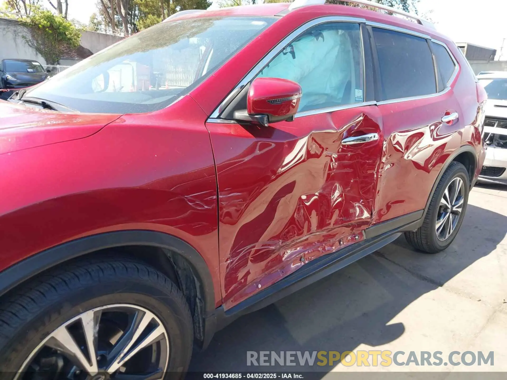 18 Photograph of a damaged car 5N1AT2MT7LC814947 NISSAN ROGUE 2020