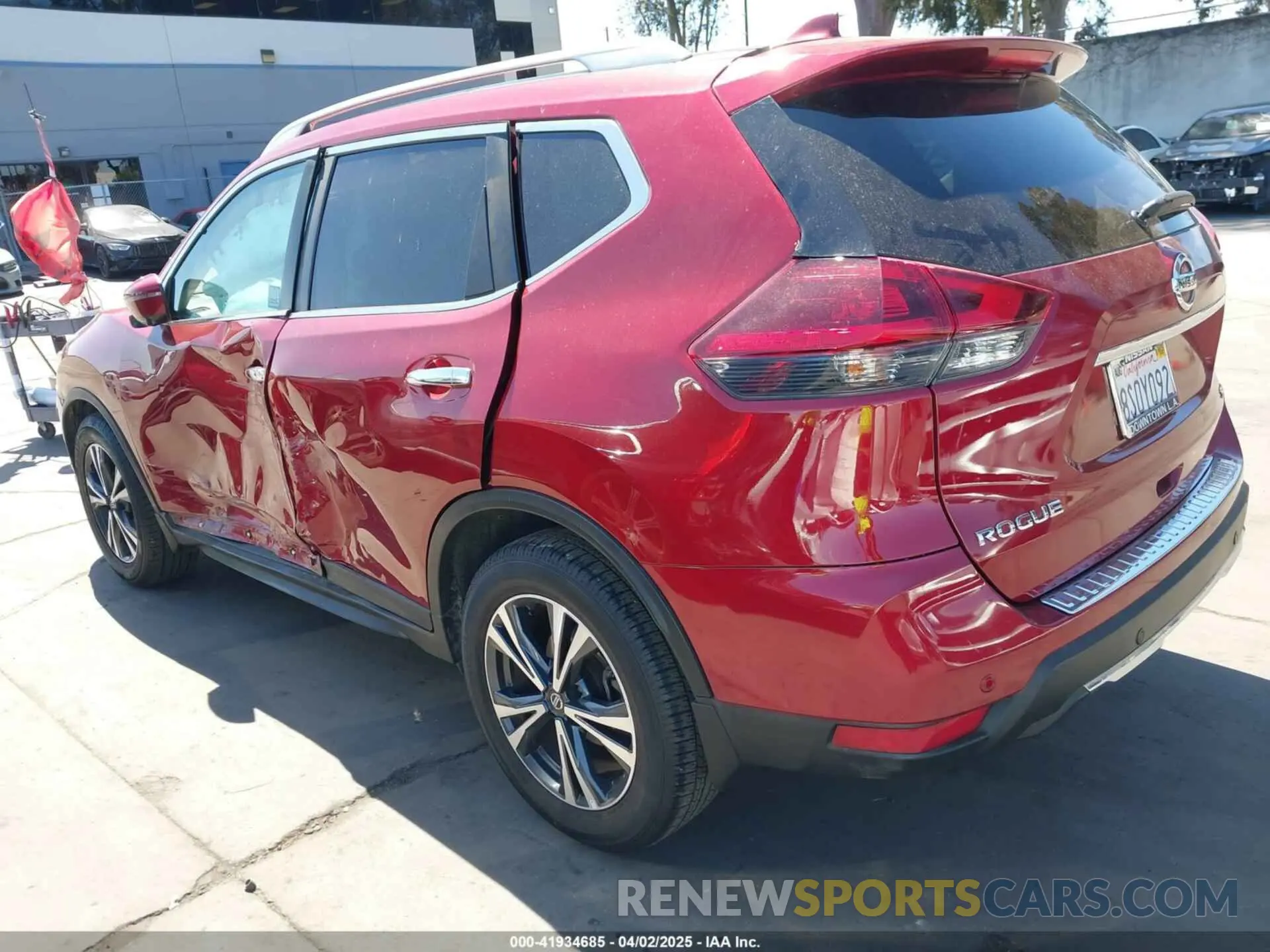 3 Photograph of a damaged car 5N1AT2MT7LC814947 NISSAN ROGUE 2020