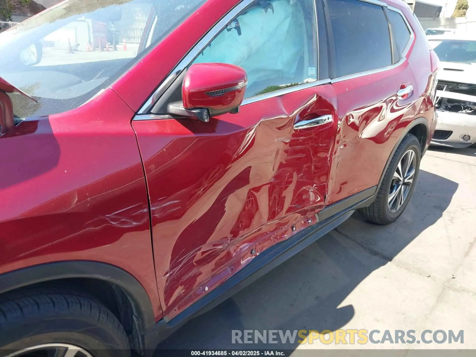6 Photograph of a damaged car 5N1AT2MT7LC814947 NISSAN ROGUE 2020
