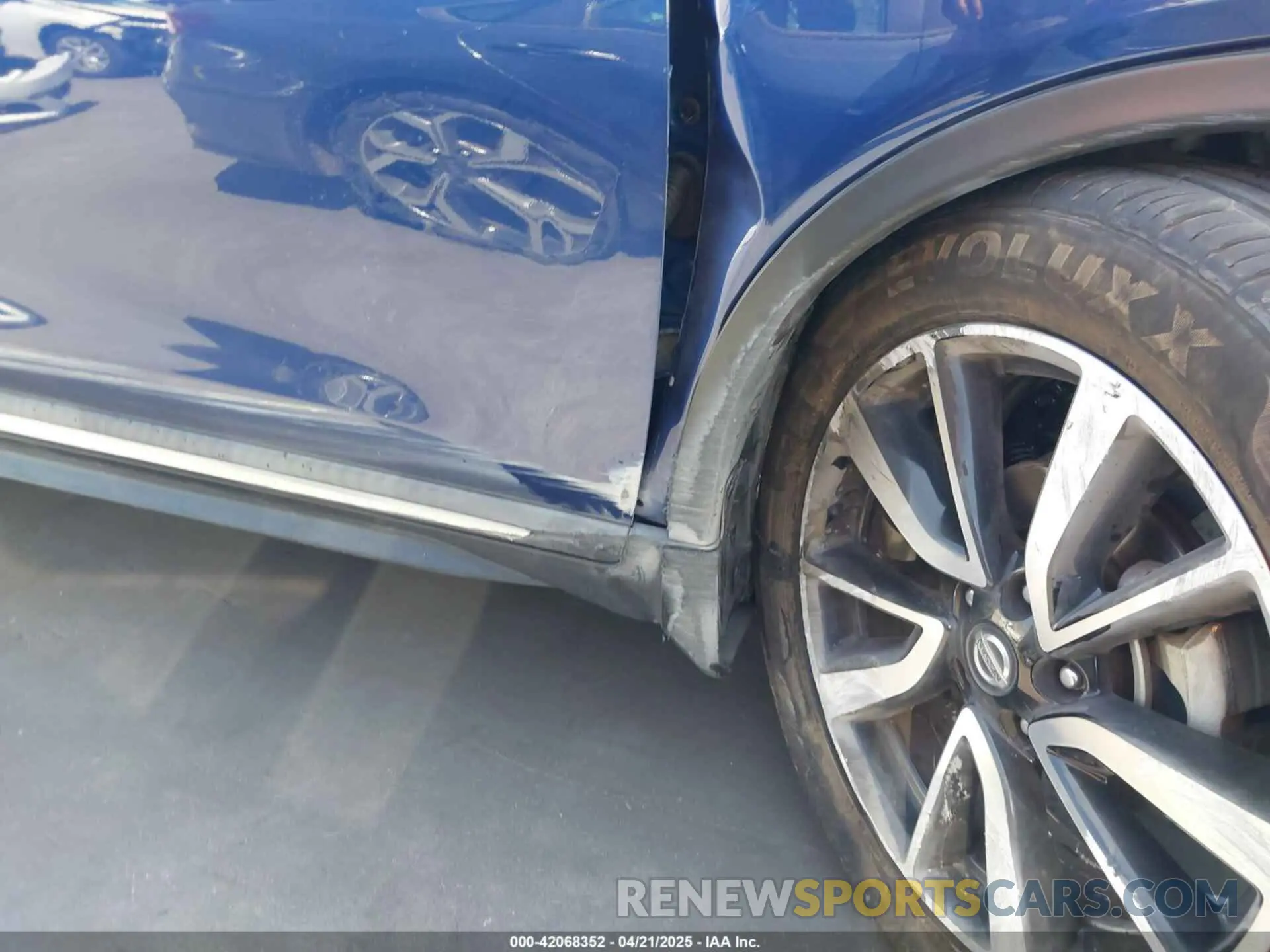 17 Photograph of a damaged car 5N1AT2MT8LC709429 NISSAN ROGUE 2020