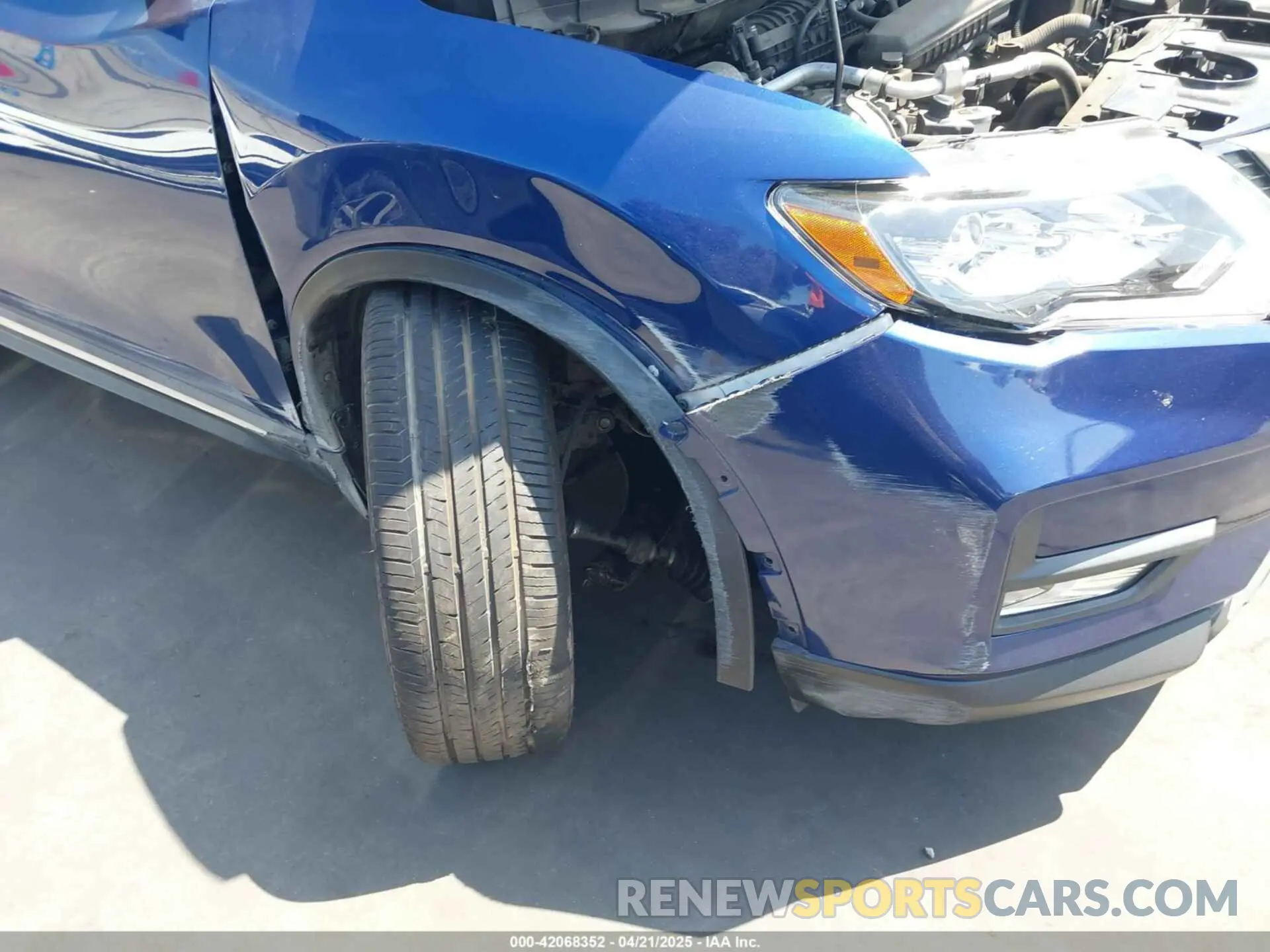 6 Photograph of a damaged car 5N1AT2MT8LC709429 NISSAN ROGUE 2020