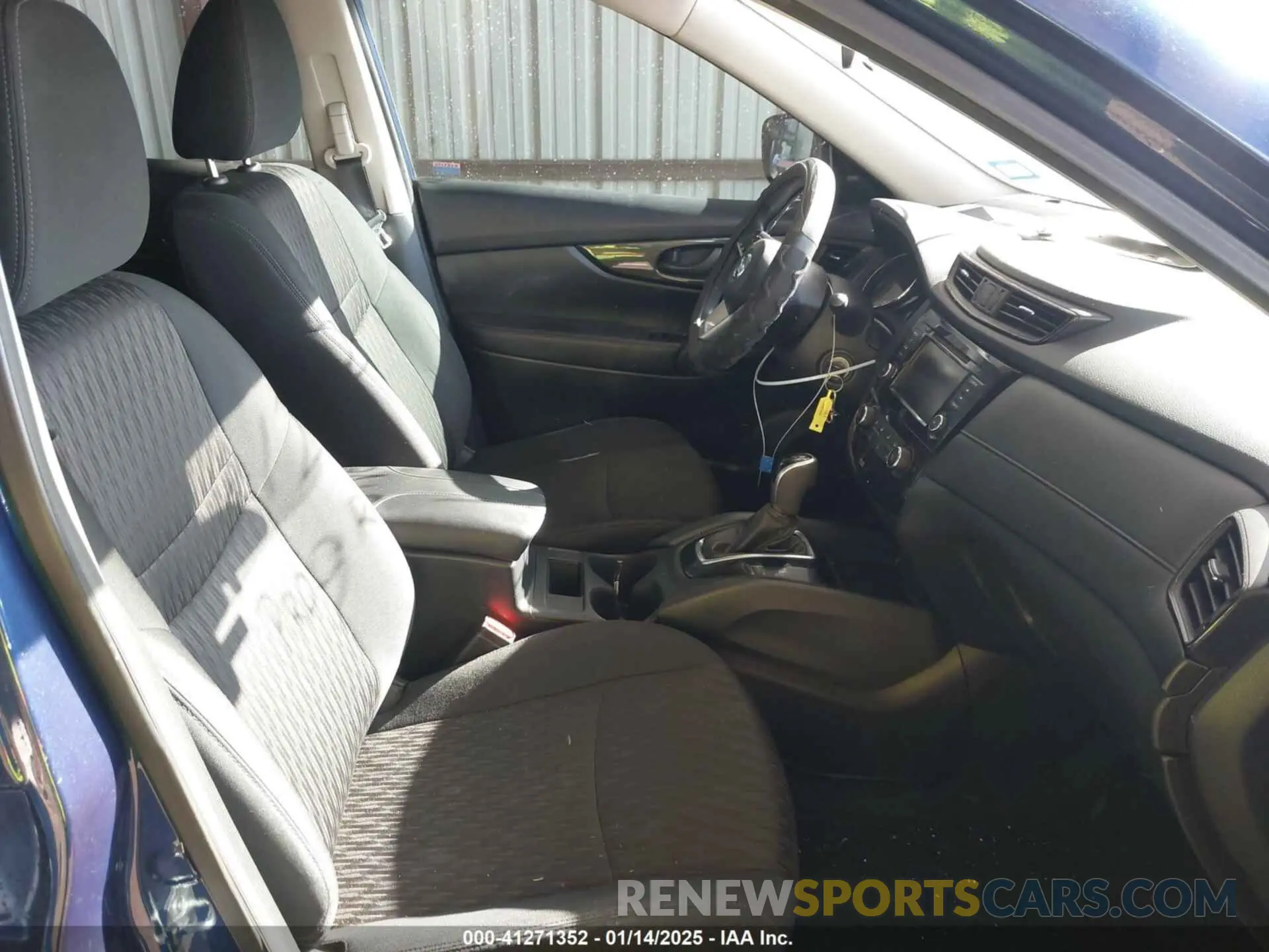 5 Photograph of a damaged car 5N1AT2MT9LC747753 NISSAN ROGUE 2020