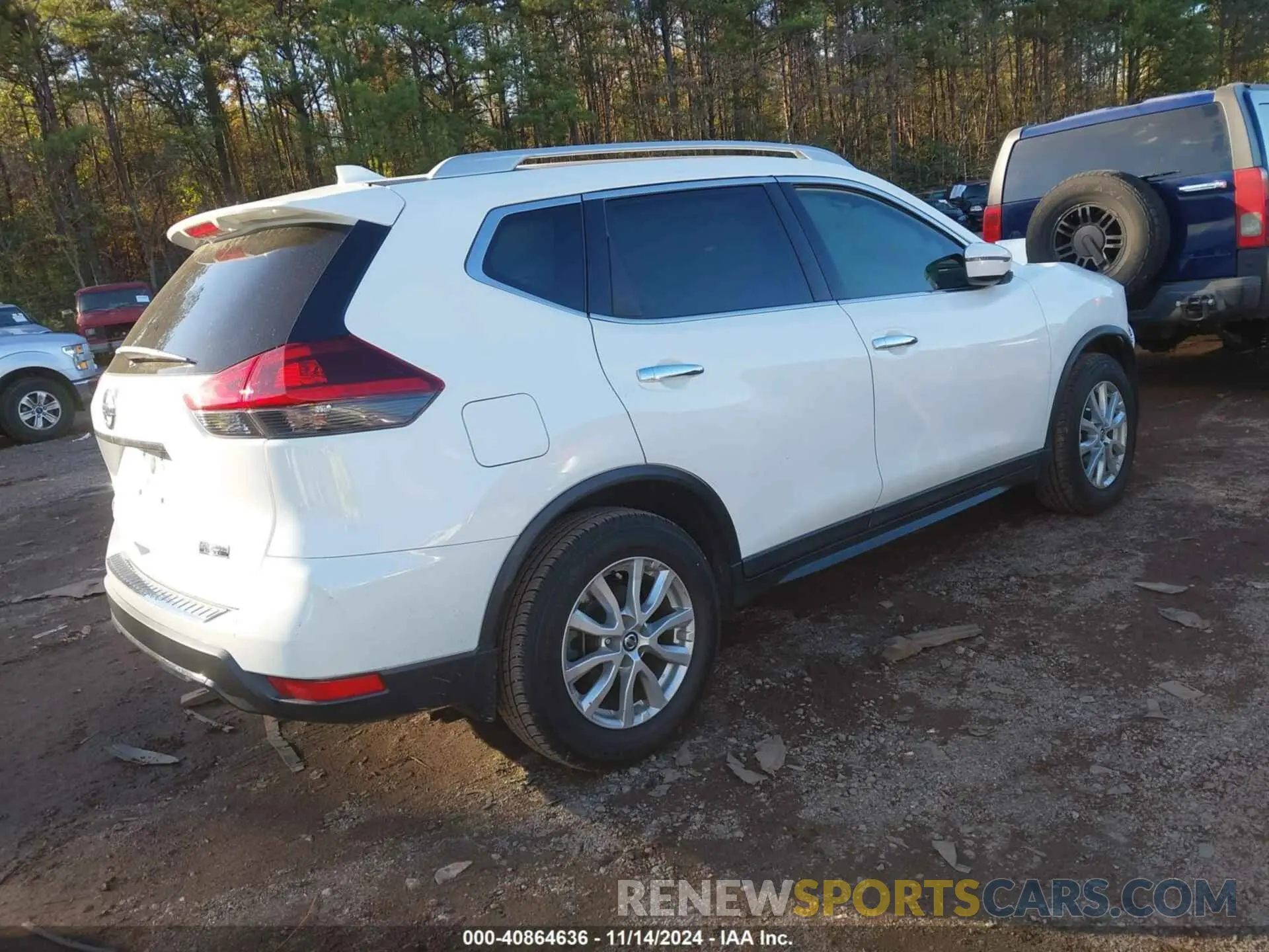 4 Photograph of a damaged car 5N1AT2MT9LC760423 NISSAN ROGUE 2020