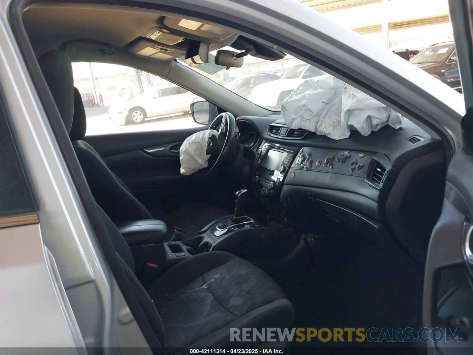 5 Photograph of a damaged car 5N1AT2MT9LC795169 NISSAN ROGUE 2020