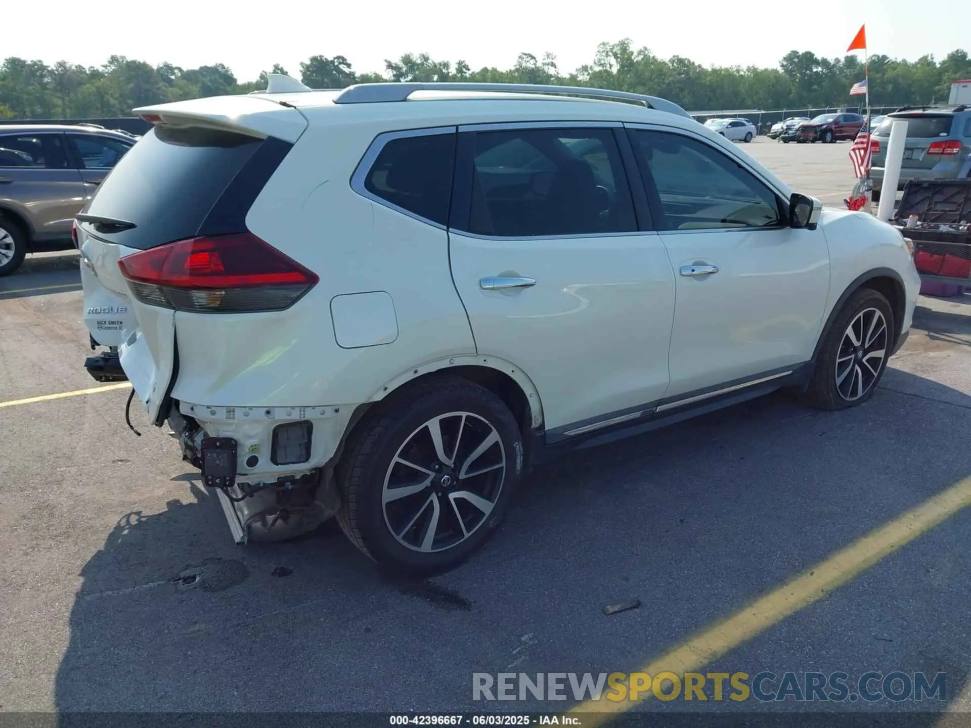 4 Photograph of a damaged car 5N1AT2MTXLC709092 NISSAN ROGUE 2020