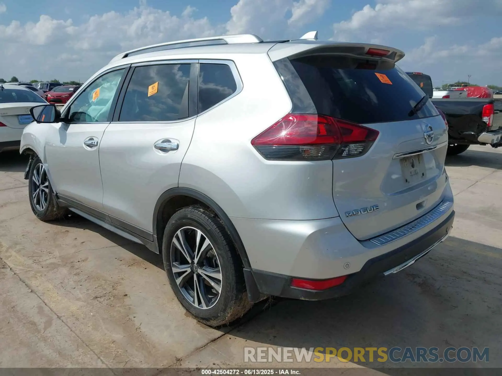 3 Photograph of a damaged car 5N1AT2MTXLC720948 NISSAN ROGUE 2020