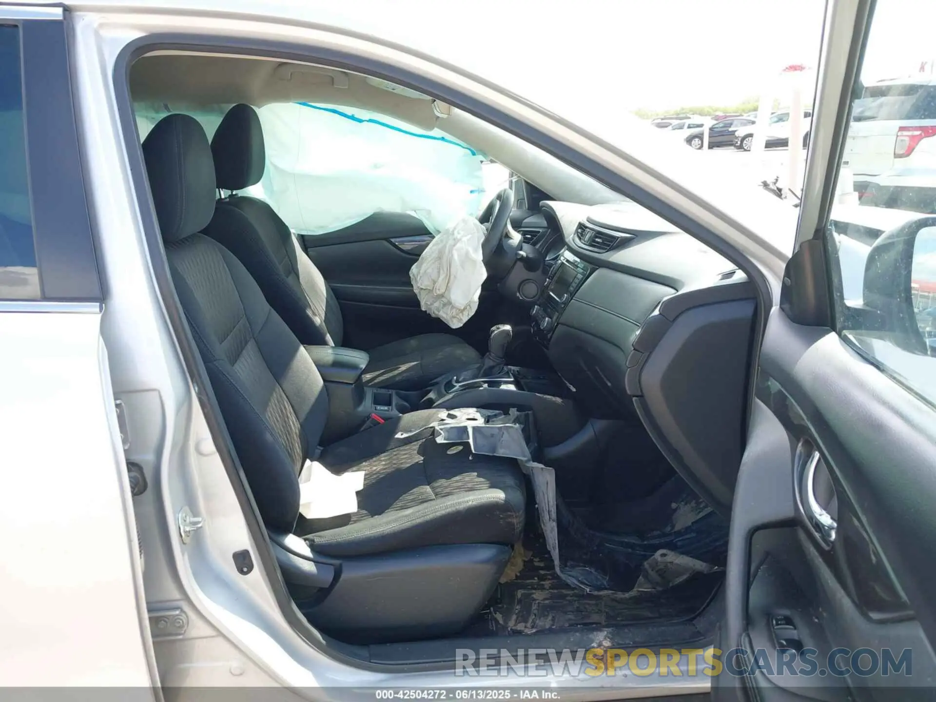 5 Photograph of a damaged car 5N1AT2MTXLC720948 NISSAN ROGUE 2020