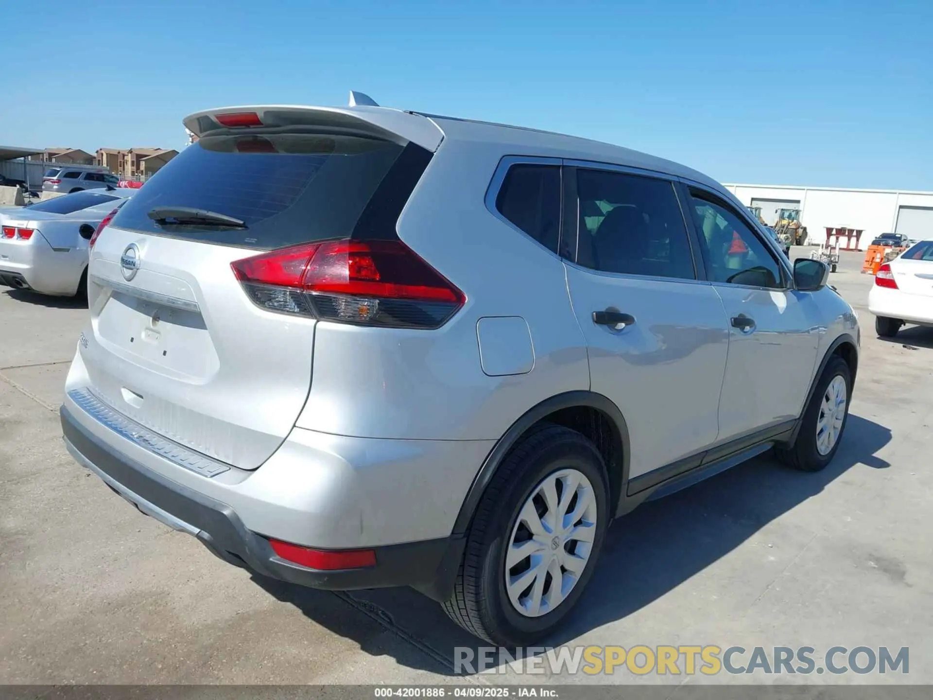 4 Photograph of a damaged car 5N1AT2MTXLC721842 NISSAN ROGUE 2020