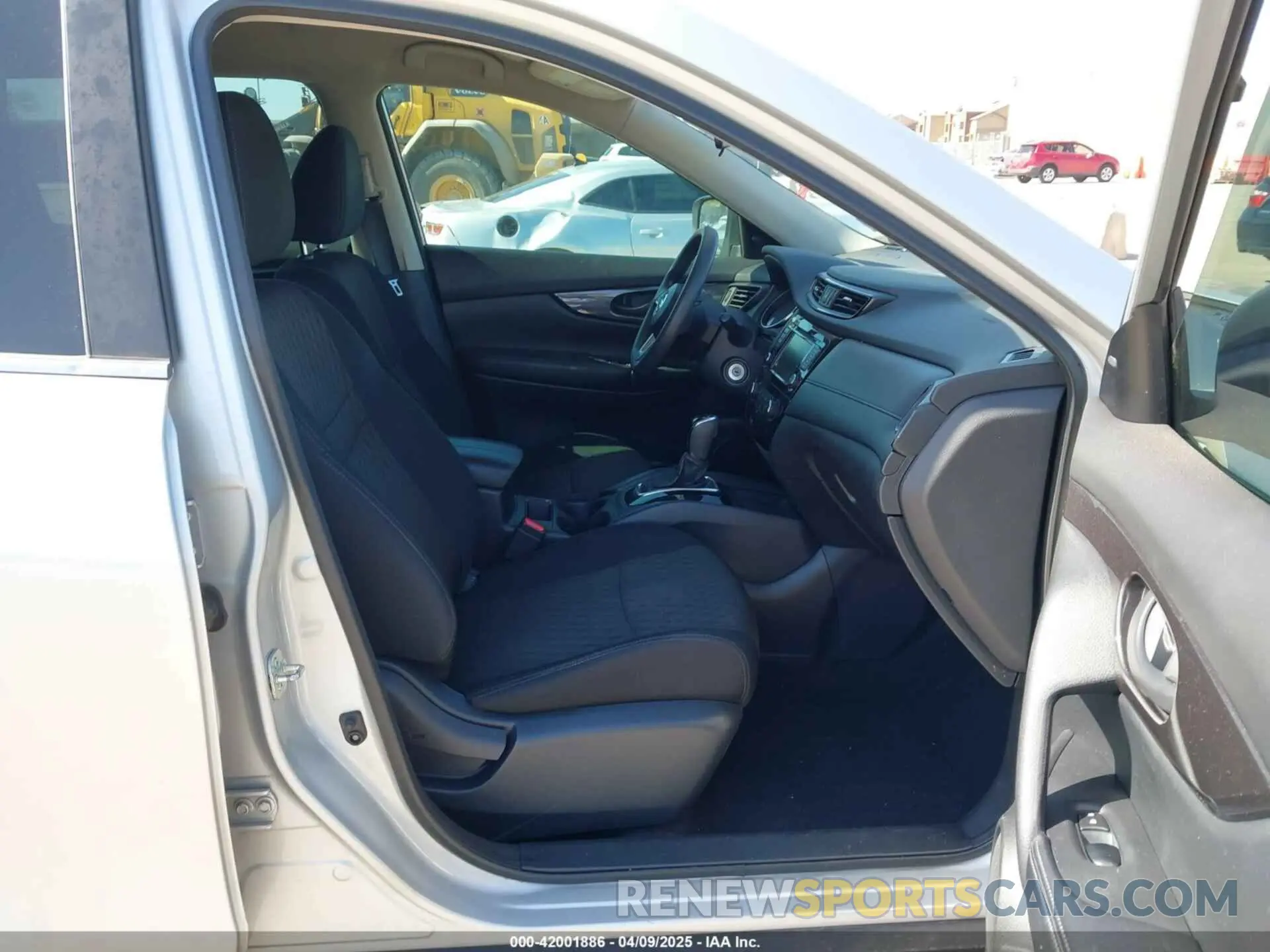 5 Photograph of a damaged car 5N1AT2MTXLC721842 NISSAN ROGUE 2020