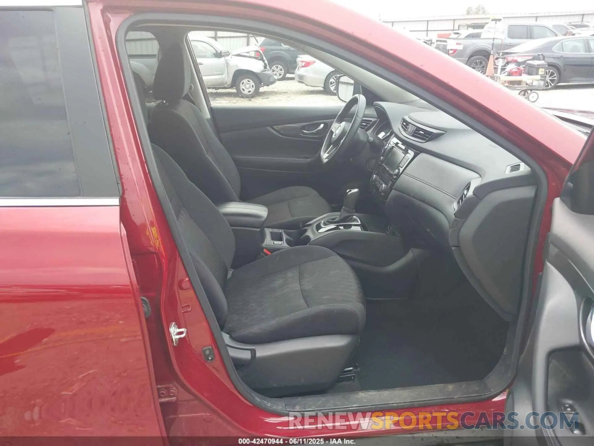 5 Photograph of a damaged car 5N1AT2MTXLC763234 NISSAN ROGUE 2020