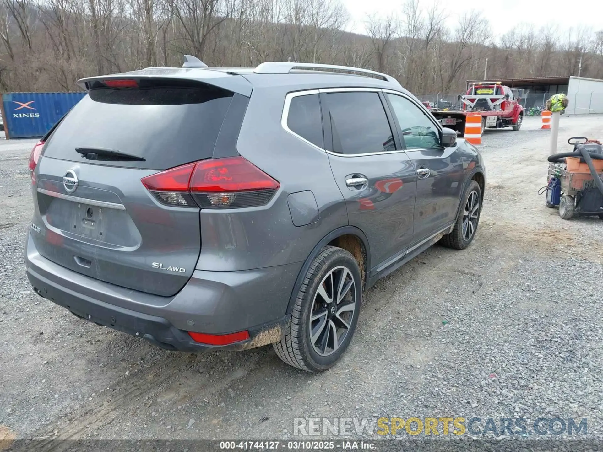 4 Photograph of a damaged car 5N1AT2MV1LC744539 NISSAN ROGUE 2020