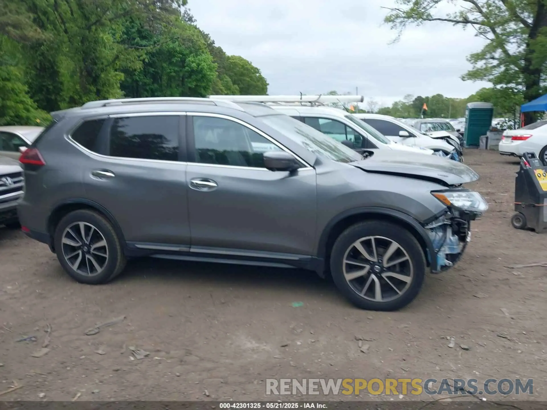 13 Photograph of a damaged car 5N1AT2MV1LC752348 NISSAN ROGUE 2020