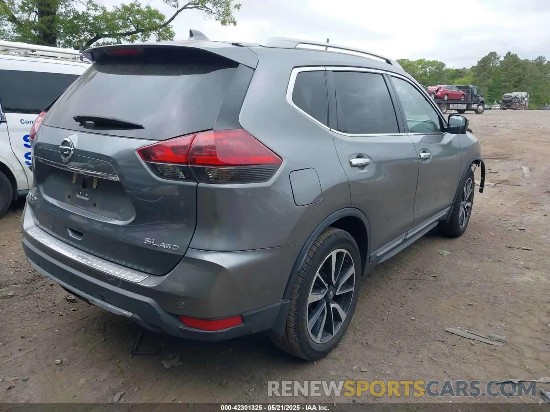 4 Photograph of a damaged car 5N1AT2MV1LC752348 NISSAN ROGUE 2020