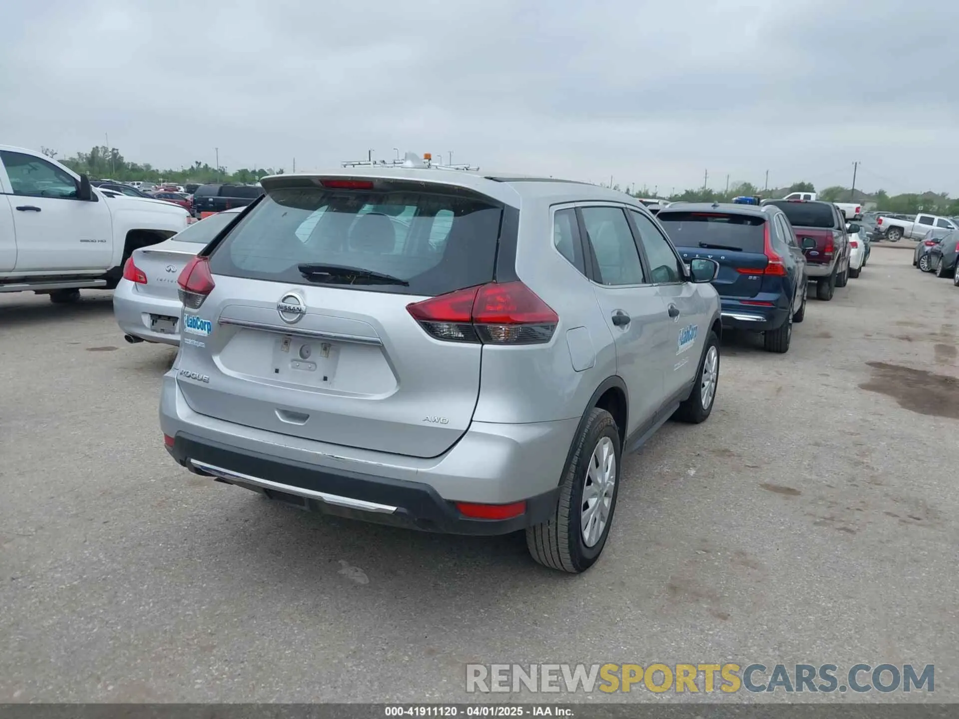 4 Photograph of a damaged car 5N1AT2MV1LC808854 NISSAN ROGUE 2020