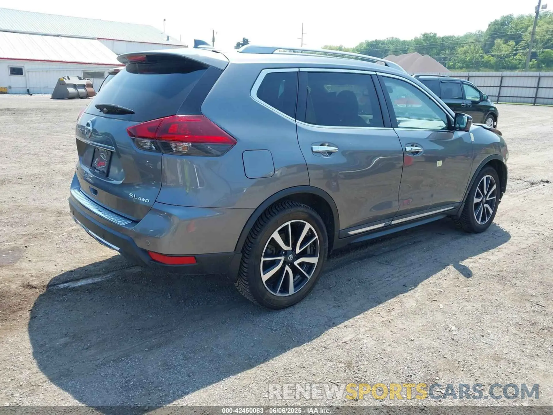 4 Photograph of a damaged car 5N1AT2MV2LC717074 NISSAN ROGUE 2020