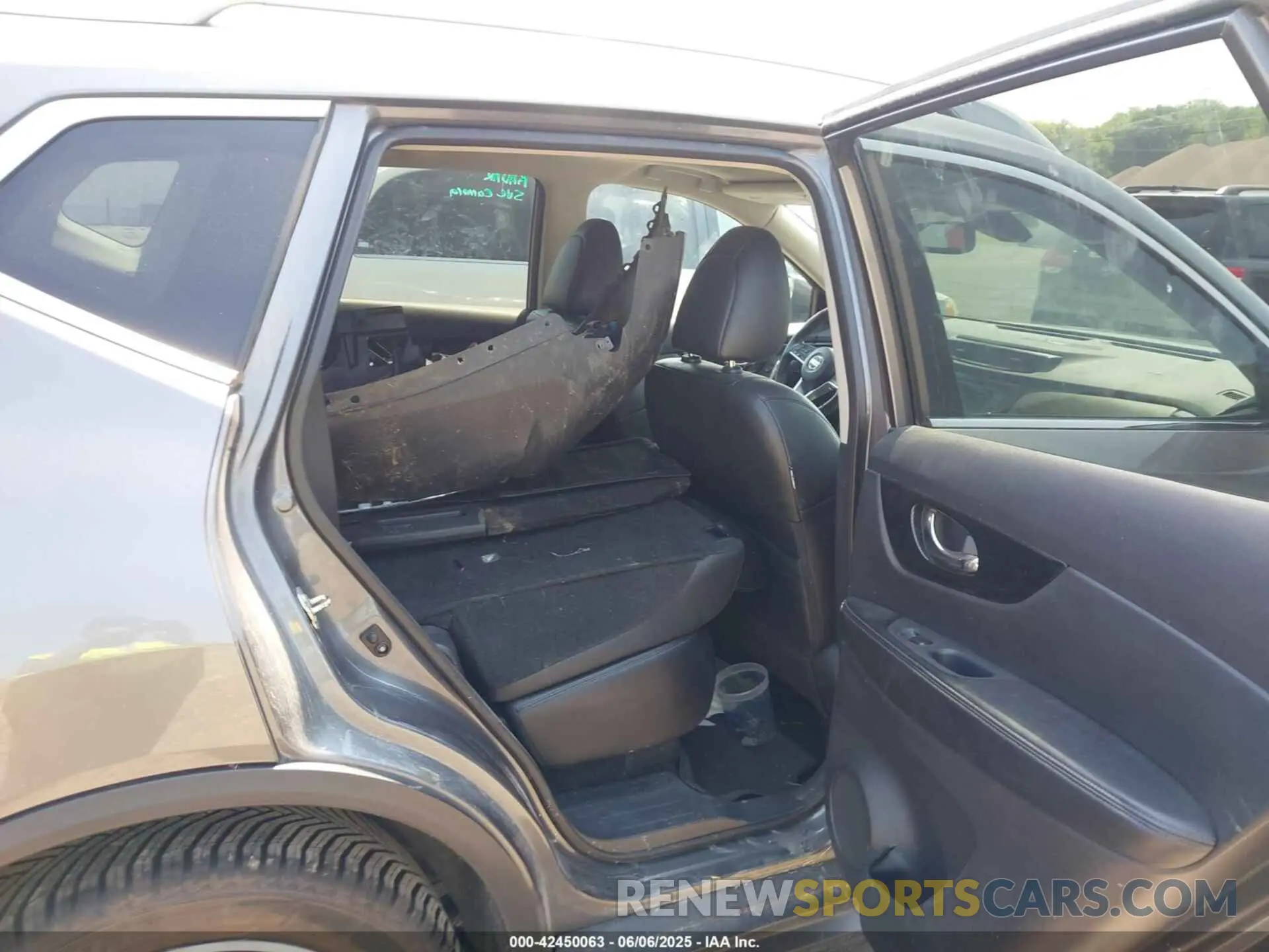 8 Photograph of a damaged car 5N1AT2MV2LC717074 NISSAN ROGUE 2020