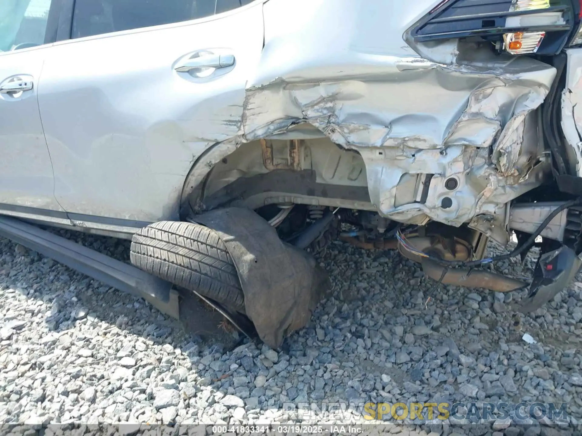 6 Photograph of a damaged car 5N1AT2MV3LC725930 NISSAN ROGUE 2020