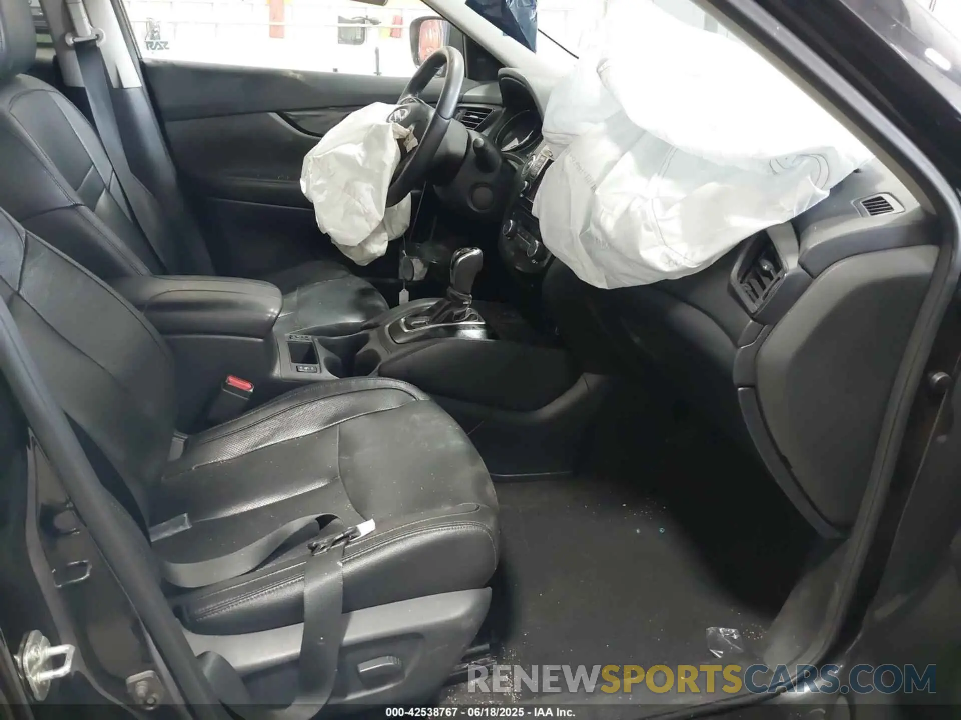5 Photograph of a damaged car 5N1AT2MV3LC757177 NISSAN ROGUE 2020