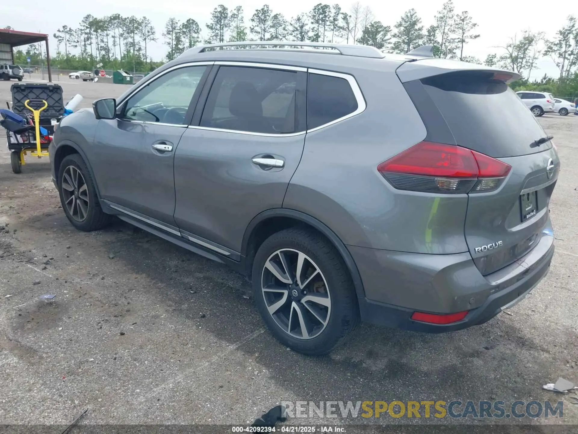 3 Photograph of a damaged car 5N1AT2MV4LC725628 NISSAN ROGUE 2020
