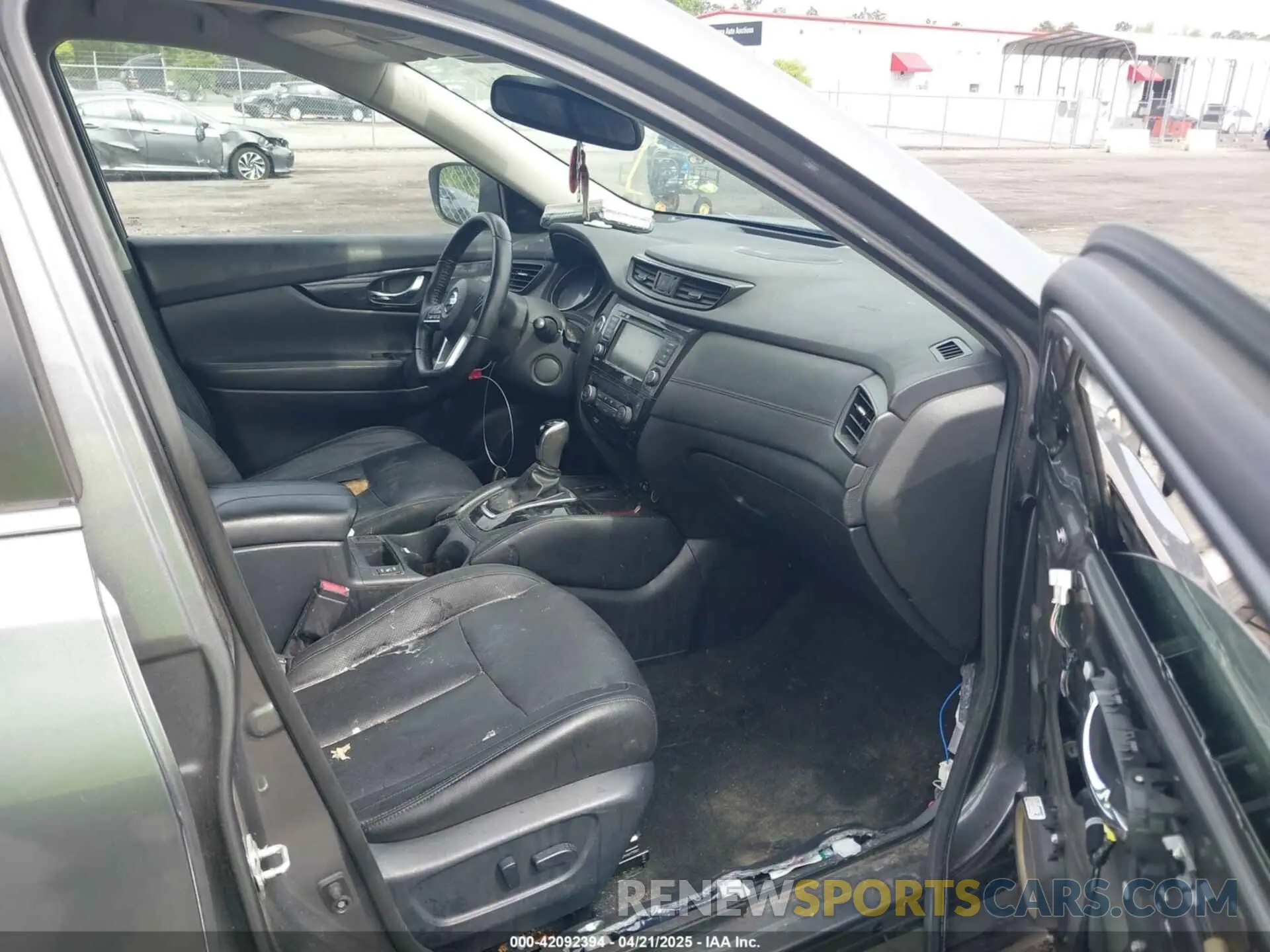 5 Photograph of a damaged car 5N1AT2MV4LC725628 NISSAN ROGUE 2020