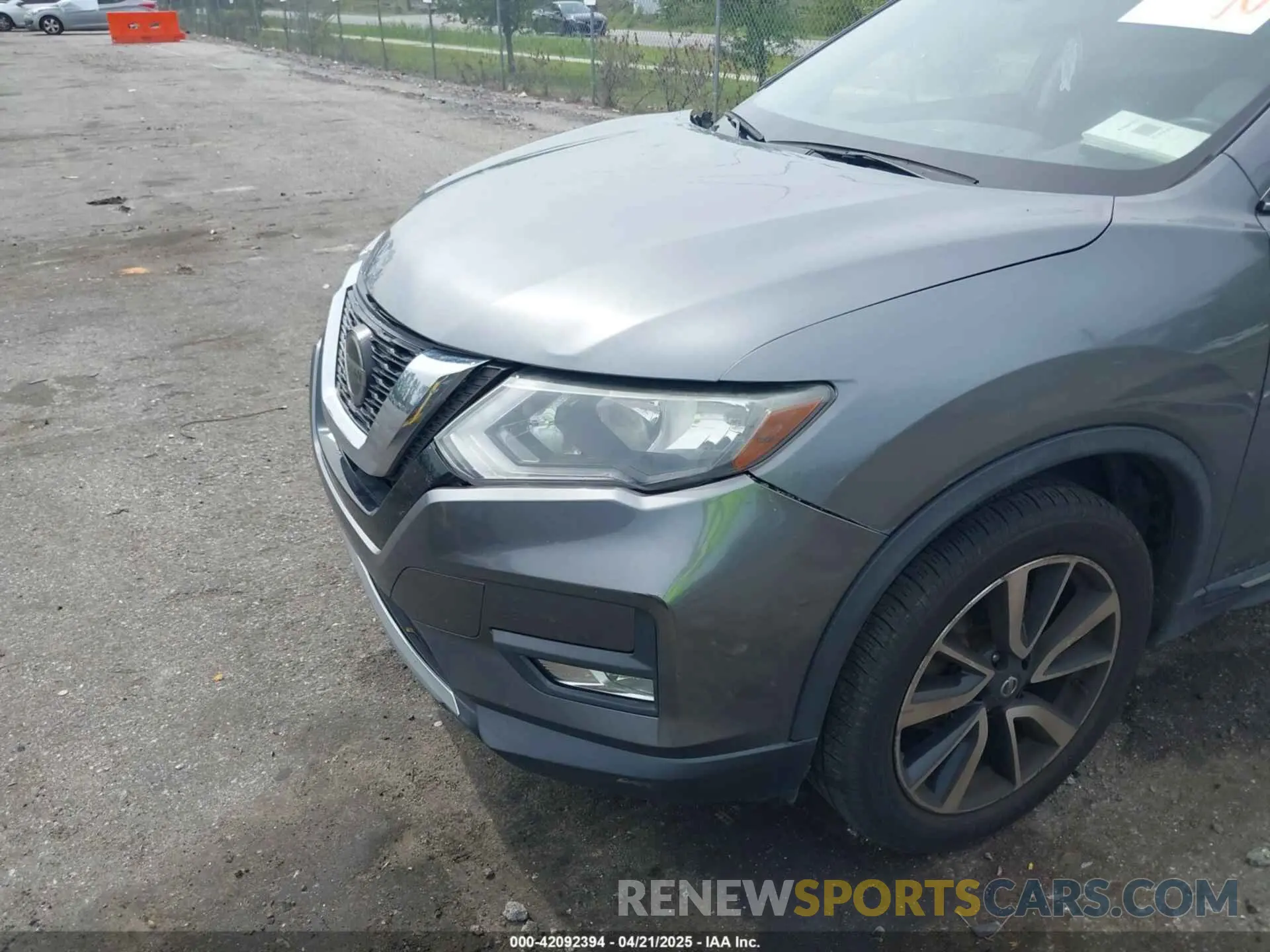6 Photograph of a damaged car 5N1AT2MV4LC725628 NISSAN ROGUE 2020