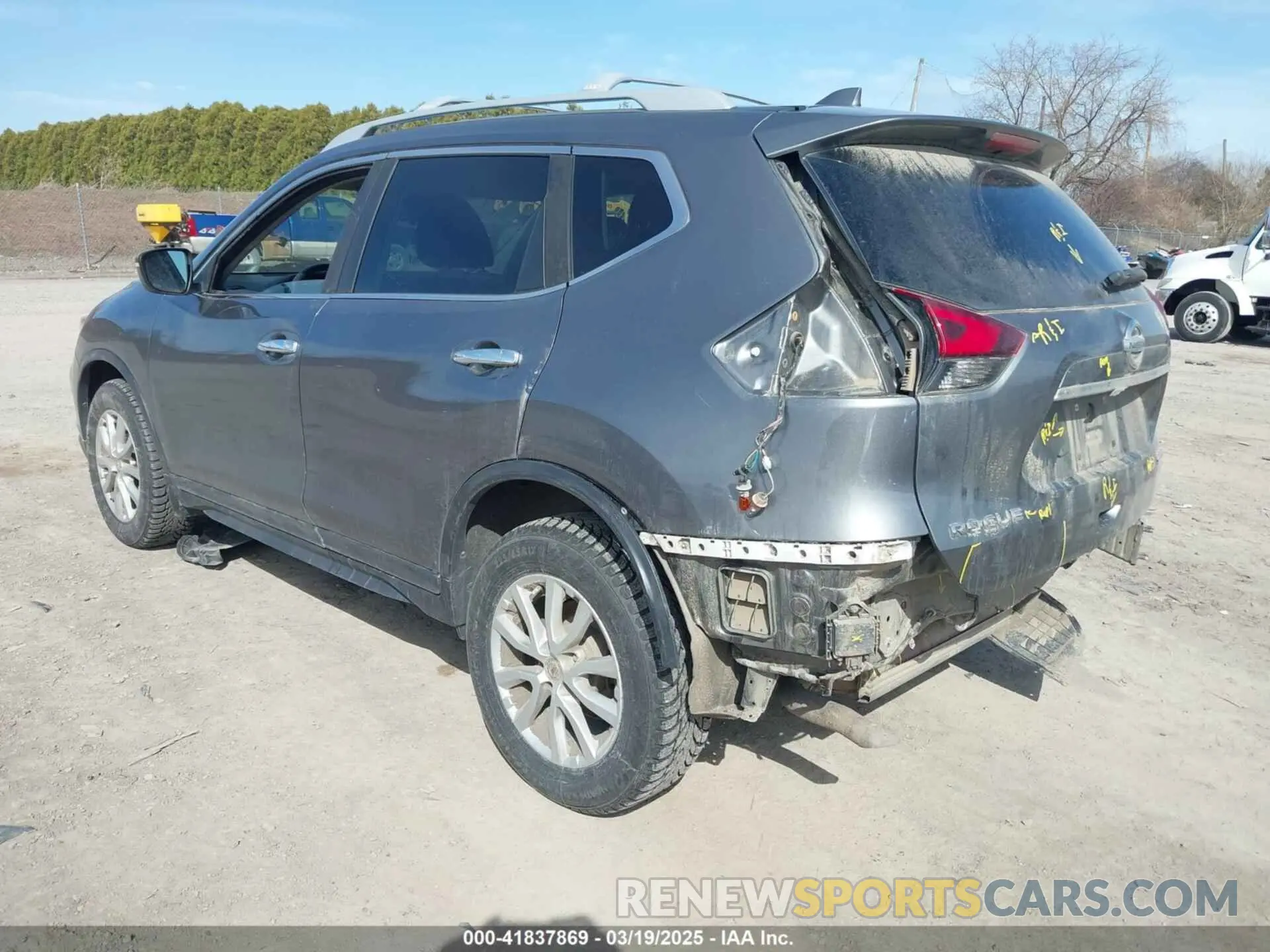 3 Photograph of a damaged car 5N1AT2MV4LC736161 NISSAN ROGUE 2020